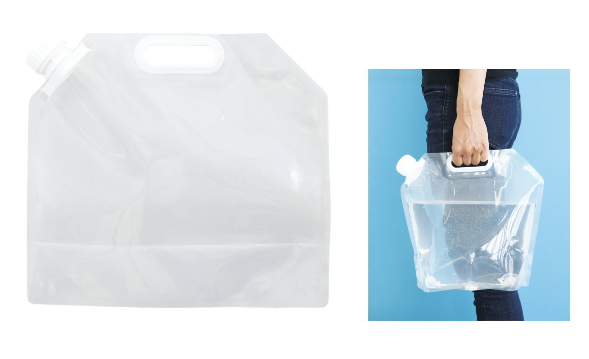 注ぎ口付の便利な給水袋！コンパクトに収納でき、使用時には自立する！ サイズ：約325×300×45mm67g　材質：PE