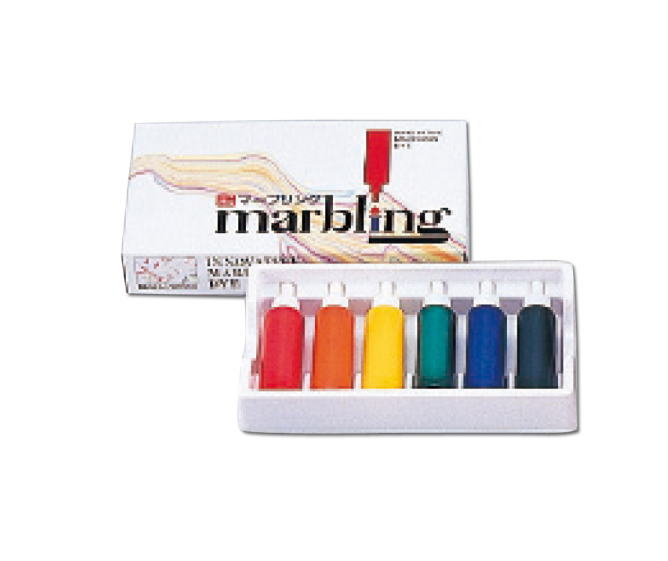 にじみ絵やマーブル染(カラー墨流し）が手軽にできる絵の具です。 彩液は水溶性顔料の新素材で、にじみ絵やマーブル染(カラー墨流し）が手軽にできる絵の具です。 紙、布などあらゆる物に染められ、千代紙などの美しい色模様が簡単につくれます。 彩液は混色も自由ですから、色数も増やすことができます。 赤・青・黄・緑・橙・黒