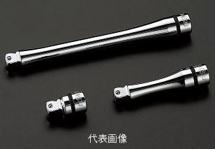 差込角　9.5mm(3/8&quot;) ◆ストレートホールド機構を採用。通常取付位置(フレックス状態)より更に深く差込]むことにより ソケットの姿勢を真っ直ぐに保持することができます ◆ストレートホールド状態の強度は、首振り状態に比べ20%アップします 　 　 製品番号 D L 質量(g) NBE3-030JW 17 30 30 NBE3-050JW 50 50 NBE3-075JW 75 70 NBE3-100JW 100 95 NBE3-150JW 150 135