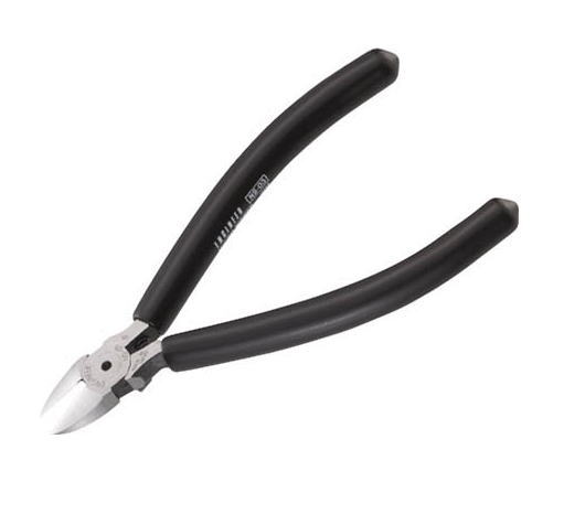 小型サーキットボード周辺作業用 　 　 【特徴】 ◆ハンドルはソフトグリップ仕様 ◆入念な焼入れにより、切れ味鋭く耐久性も抜群 ◆刃先は鋭利なフルフラッシュカット 　 【製品仕様】 　 品番 サイズ 材質 刃部硬度 切断能力 重量(g) NS-03 125 S58C HRC58&plusmn;4 銅線φ1.4 70