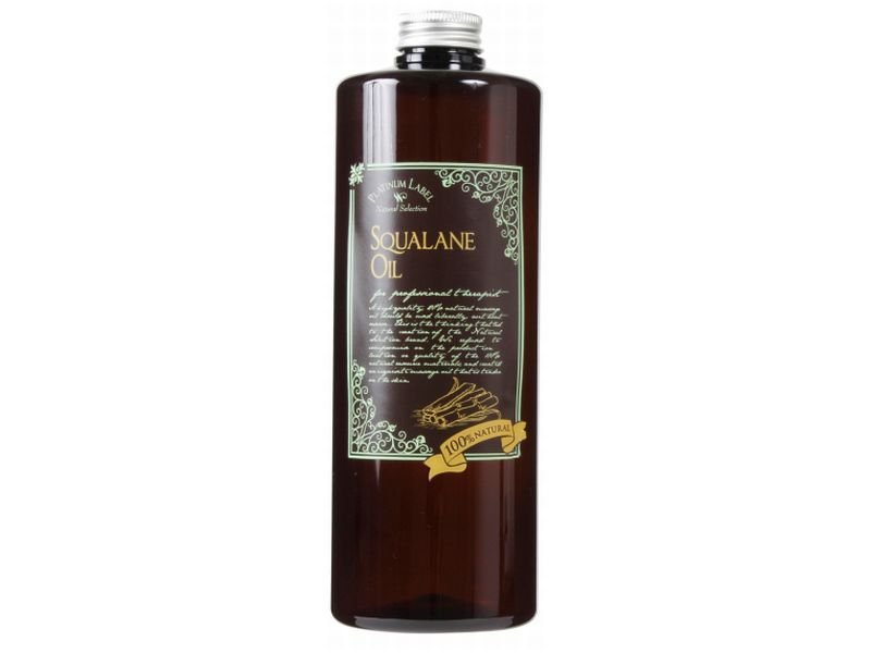 【商品名】 Natural Beauty Selection ナチュラル ビューティ セレクション 天然100% スクワランオイル 【内容量】 1000ml 【商品説明】 品質にこだわった100％天然植物由来 皮膚刺激がほとんどなく保湿性に優れたスクワランオイル フェイシャルからボディまで全身に使える、肌にやさしいナチュラルなキャリアオイルです。 安心で高品質な“日本製”。 こだわりの容器は、遮光性があり、かつ半透明容器なのでオイルの変色を防ぎつつ、使用量が見えて使いやすさ抜群です！ 皮膚刺激がほとんどなく、保湿性に優れたサトウキビ由来のオイル。 オイルのような感触は全く無く、浸透性が高く、感触・肌なじみの大変良いオイルです。 サメ・オリーブ由来のスクワランと比べ、粘度や肌なじみはほぼ同じです。 ※専用ポンプ『100%天然キャリアオイルシリーズ専用ポンプ 1000ml用』は別売りです。 【おすすめの施術】 リラクゼーションやリンパマッサージ 【全成分】 スクワラン *当店の商品はすべて正規品ですので、ご安心してお買い求めください。 *予告なくパッケージ等がリニューアルする場合がございます。ご不安な場合は必ずお問い合わせください。 ・メーカー名：ナチュラル ビューティ セレクション ・製造国：日本製 ・商品区分：化粧品 ・広告文責：健康．com　連絡先06-6585-9073