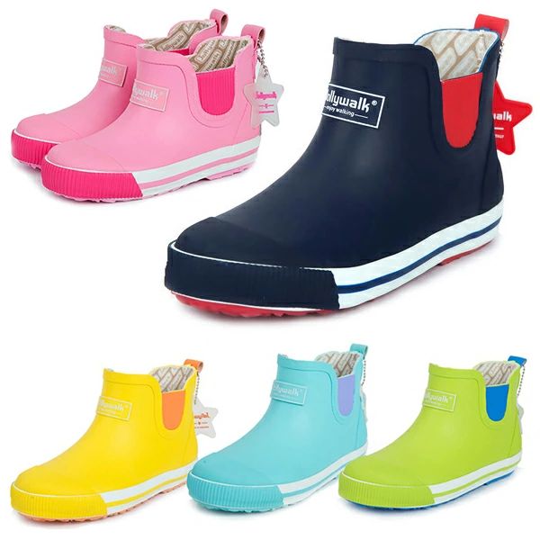 商品説明： ◆このキッズレインシューズは、雨の日の通学やアウトドア活動に最適なアイテムです。 ◆完全防水仕様で、梅雨や台風の時期でも足元をしっかりと守ります。紐付きでフィット感も調整可能です。 ◆軽量で滑りにくい設計により、子供たちが安心して遊べるのが特徴です。 ◆シンプルでおしゃれなデザインは、男の子も女の子も楽しめるスタイル。 ◆通勤や通学にも適したこのレインブーツで、雨の日も快適に過ごしましょう。 商品名：レインブーツ キッズ レディース 素材：PVC(ポリ塩化ビニル) セット内容：レインブーツのみ（キーホルダーがない） カラー：ネイビー、グリーン、ピンク サイズ：内寸15cm 内寸16cm 内寸17cm 内寸18cm 内寸19cm 内寸20cm 内寸21cm 内寸22cm 内寸22.5cm 生産国：中国（日本の企画により厳格に生産されています。） ◆注意事項◆ ◆モニターにより色の見え方が実際の商品と多少異なることがございます。あらかじめご了承くださいませ。 ◆洗濯の際は色落ちの可能性がありますので単品手洗いでお願いいたします。 ◆商品生地、色合い、装飾部品の色やデザインなど、生産時期によって、差異が生じます。そのため、同じ商品を複数点ご購入の場合、場合によって色、コサー ジュのデザイン等差異がでる場合がございます。ご了承ください。 ◆輸入商品について、ご存知の通り海外の工場での縫製は日本の工場と比べますと、縫製の見劣り・糸のほつれ、製造過程における小さなキズ、シミなどが見ら れる場合がございますが、不良品ではございません。出荷時にすべての商品を検品しておりますが、予め上記点ご了承下さい。 ◆ご購入前に、【サイズ】・【カラー】・【価格】・【数量】・【お客様情報】等、ご注文内容にお間違いがないか必ずご確認ください。 ▼検索関連キーワード（商品の説明ではありません） レインブーツ 完全防水 防水 オシャレ 軽い 軽量 滑りにくい おしゃれ 防水シューズ 防水靴 レディース 子供 女の子 男の子 キッズ レイン ブーツ ショートブーツ レインシューズ 大きいサイズ 小さいサイズ おしゃれ 完全防水 レインシューズ レディース レインシューズ メンズ スニーカー レインシューズ メンズ ブーツ レインシューズ メンズ 幅広 軽量 レインブーツ レインスニーカー メンズ レディース ハイカットスニーカー レインブーツ レインシューズ 長靴 レインブーツ メンズ 靴 レインブーツ キッズ ジュニア 通年 大きめ ゆったり 春 夏 春夏 梅雨対策 雨雪対策 釣り 通学 農作業用 雨 台風対策 学生 レインシューズ 長靴 レインブーツ メンズ 靴 アウトドア 疲れない 雨靴 ラウンドトゥ 軽量 オシャレ 歩きやすい 作業 履きやすい 痛くない 疲れにくい 蒸れにくい 普段使い かっこいい ローヒール お出かけ 晴雨兼用 シンプル オフィス カジュアル 仕事 ビジネス 旅行 足元おしゃれに ビジネス カジュアル 母の日 お洒落 プレゼント ギフト 贈り物 アウトドア 釣り 農作業 田植え 防災 通勤 通園▼検索関連キーワード（商品の説明ではありません） レインブーツ 完全防水 防水 オシャレ 軽い 軽量 滑りにくい おしゃれ 防水シューズ 防水靴 レディース 子供 女の子 男の子 キッズ レイン ブーツ ショートブーツ レインシューズ 大きいサイズ 小さいサイズ おしゃれ 完全防水 レインシューズ レディース レインシューズ メンズ スニーカー レインシューズ メンズ ブーツ レインシューズ メンズ 幅広 軽量 レインブーツ レインスニーカー メンズ レディース ハイカットスニーカー レインブーツ レインシューズ 長靴 レインブーツ メンズ 靴 レインブーツ キッズ ジュニア 通年 大きめ ゆったり 春 夏 春夏 梅雨対策 雨雪対策 釣り 通学 農作業用 雨 台風対策 学生 レインシューズ 長靴 レインブーツ メンズ 靴 アウトドア 疲れない 雨靴 ラウンドトゥ 軽量 オシャレ 歩きやすい 作業 履きやすい 痛くない 疲れにくい 蒸れにくい 普段使い かっこいい ローヒール お出かけ 晴雨兼用 シンプル オフィス カジュアル 仕事 ビジネス 旅行 足元おしゃれに ビジネス カジュアル 母の日 お洒落 プレゼント ギフト 贈り物 アウトドア 釣り 農作業 田植え 防災 通勤 通園