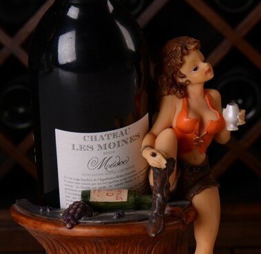 ワインボトルホルダー ワイングラスを持ったセクシー美女 (イエローのショートパンツ) 2