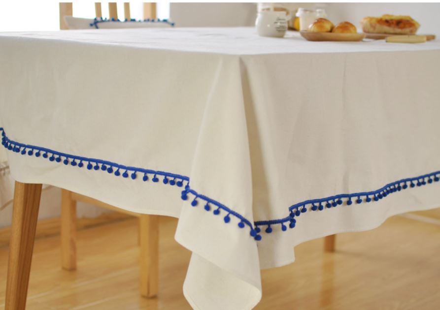 テーブルクロス 青い小さなボンボン付き ホワイト 北欧 マリン風 (正方形B 140×140cm)