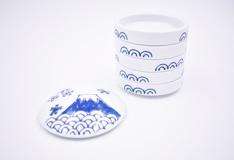 【50％OFF 半額 クーポン配布中】絵の具皿 小物入れ 蓋付き 和柄 丸型 五段 重ね皿 陶磁器製 富士山と波 