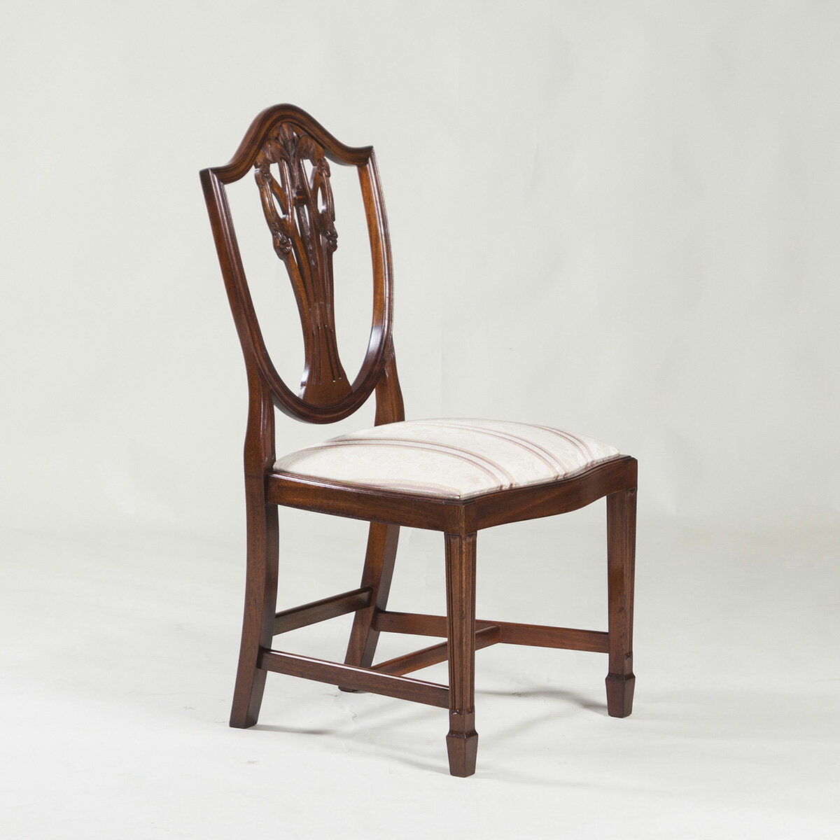 【中古】ダイニングチェア 英国クラシック ◆フルメンテナンス済み◆ アンティークリプロダクション シールドバックチェア⑴ マホガニー ヴィンテージ【中古家具】【中古ダイニングチェア】【USED家具】【アンティークチェア】 [2]