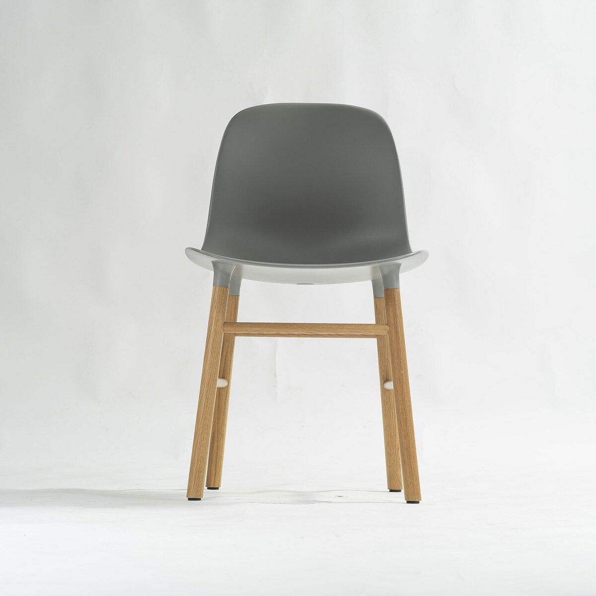 ダイニングチェア Normann Copenhagen ノーマンコペンハーゲン Form Chair フォームチェア グレー オーク(2) ポリプロピレン シェルチェア 北欧モダン ナチュラルモダン【中古】【中古ダイニングチェア】【中古家具】【USED家具】【リユース】【デザイナーズ家具】 [2]