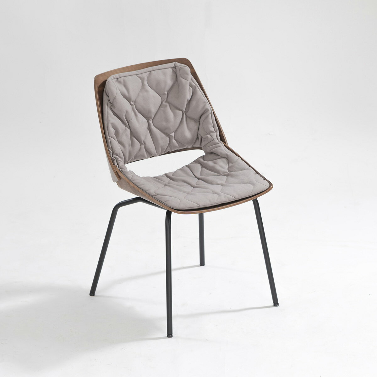 【中古】ダイニングチェア ロルフベンツ ROLF BENZ 650 ウォールナット スチールレッグ(1) ファブリック キルティングクッション ウッドシェルチェア ドイツ製 高級家具 モダンデザイン イタリアモダン ナチュラルモダン デザイナーズ家具【中古家具】【USED家具】 [3]