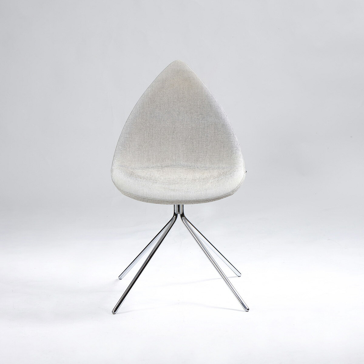 【中古】ダイニングチェア ボーコンセプト BoConcept Ottawa オタワ ライトグレー ファブリックチェア カリムラシッド Karim Rashid 名作 有機的フォルム 曲線美 デザイナーズ 北欧モダン ミッドセンチュリー 1脚【中古ダイニングチェア】【中古家具】【USED】 [2]