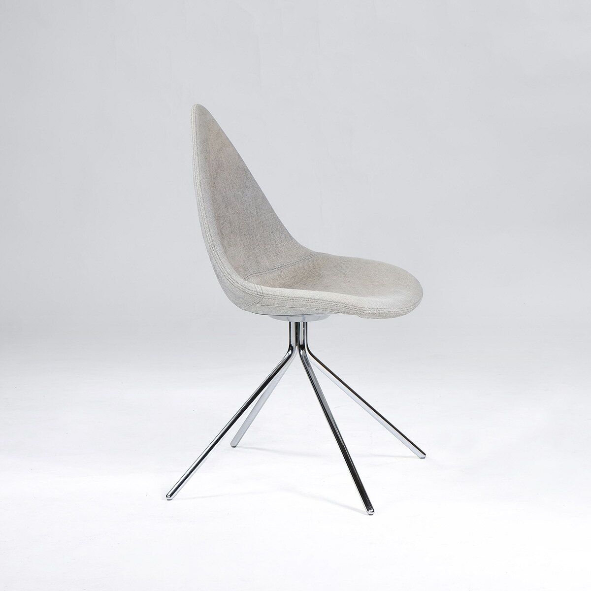 【中古】ダイニングチェア ボーコンセプト BoConcept Ottawa オタワ ライトグレー ファブリックチェア カリムラシッド Karim Rashid 名作 有機的フォルム 曲線美 デザイナーズ 北欧モダン ミッドセンチュリー 1脚【中古ダイニングチェア】【中古家具】【USED】 [3]