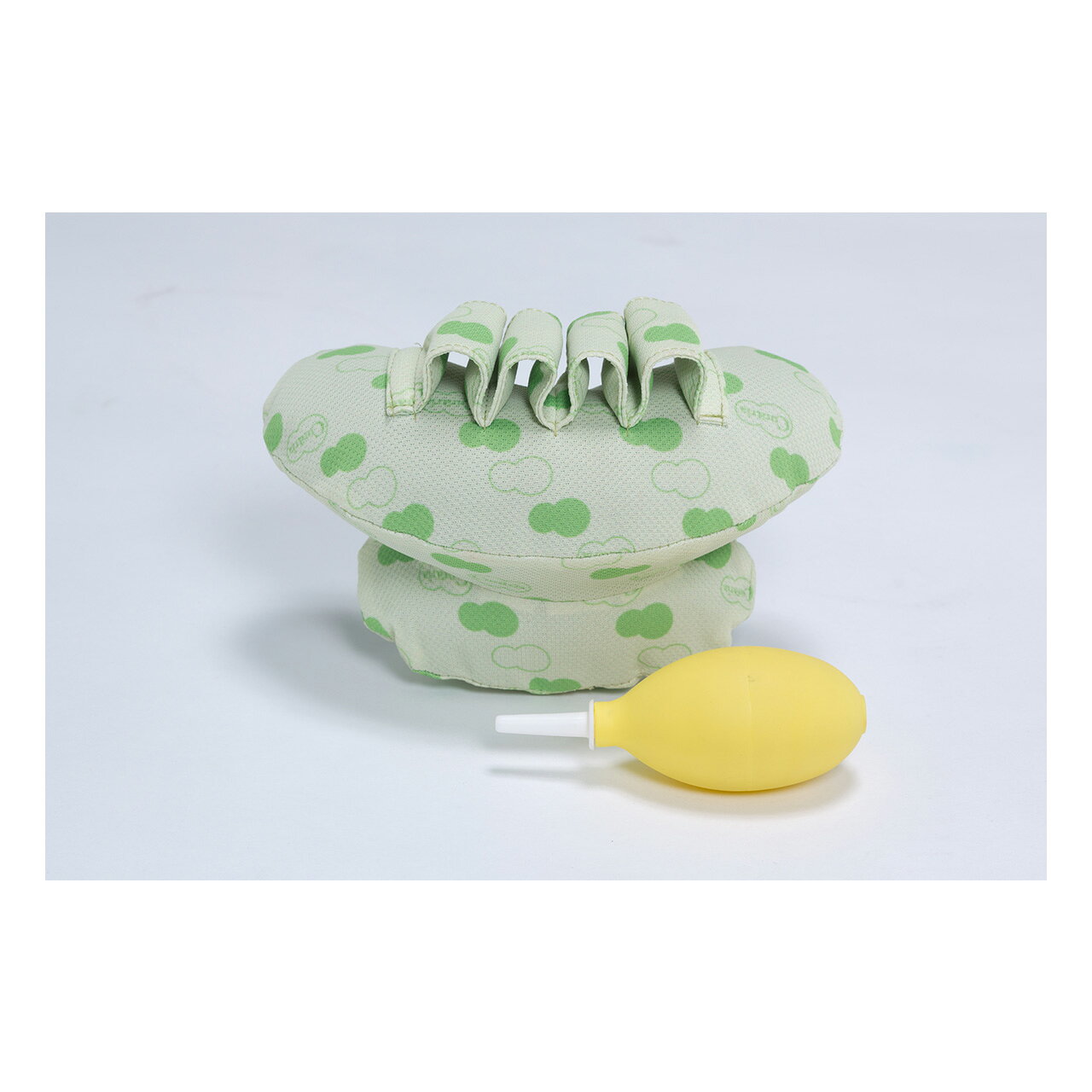 【ハンドリリース　空気タイプの手指拘縮予防アイテム】　手の握り込みを解放し、爪の食い込みやムレによる皮膚トラブルを緩和