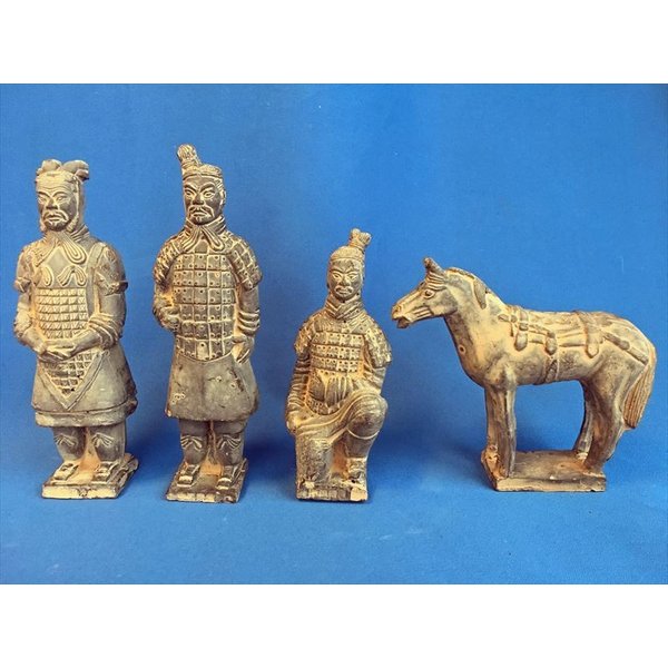 兵馬俑　レプリカ　中国　古代　4点セット　箱付き　b1-102