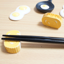 箸置き 卵焼き1個 陶器 玉子焼き【美濃焼】【定形外郵便発送可】; かわいい おしゃれ おもしろい はしおき 箸おき カトラリー レスト イホシロ窯 可愛い マ...