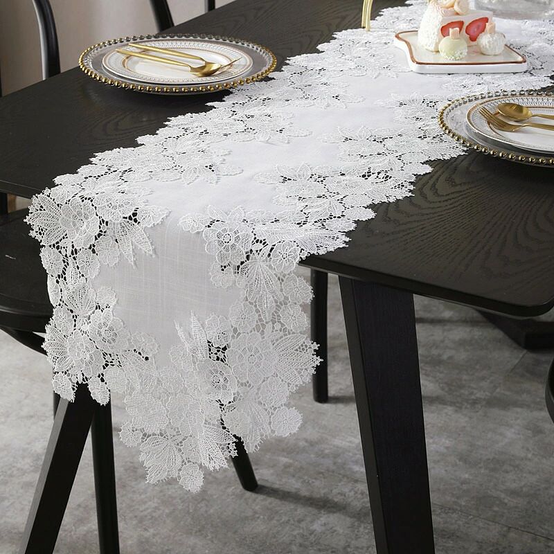商品内容　テーブルランナーのみサイズ　・35*70cm/35*90cm/35*120cm/35*160cm/35*180cm/・35*200cm/35*220cm/35*240cm/35*270cm素材　ポリエステル100％生産国　中国納期至急ご利用頂く場合は事前にメールでご連絡お願いします。・　注意事項●商品のお色は撮影時の環境、ディスプレイの発色などにより実物と多少の違いが生じることがございます。予めご了承下さいませ。●輸入商品のため若干の汚れがある場合がございます。　 不良品についての説明基づいて掲載しています商品内容　テーブルランナーのみサイズ　・35*70cm/35*90cm/35*120cm/35*160cm/35*180cm/・35*200cm/35*220cm/35*240cm/35*270cm素材　ポリエステル100％生産国　中国納期至急ご利用頂く場合は事前にメールでご連絡お願いします。・　注意事項●商品のお色は撮影時の環境、ディスプレイの発色などにより実物と多少の違いが生じることがございます。予めご了承下さいませ。●輸入商品のため若干の汚れがある場合がございます。　 不良品についての説明基づいて掲載しています