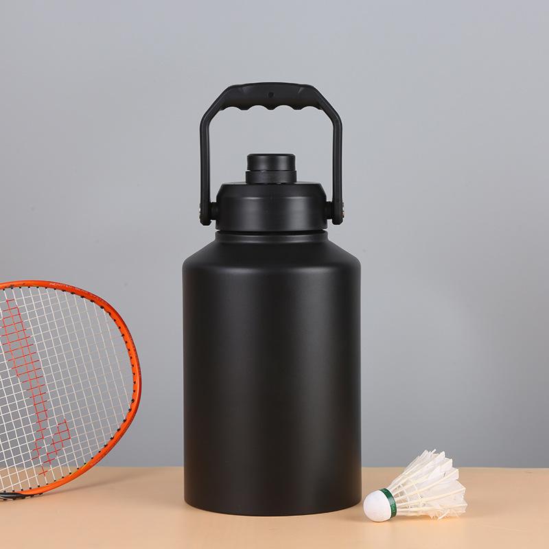 モノリスプラスのアイスコンテナ 2L ウォータージャグ 小型 キャンプ用 氷入れ 水筒 タンク 保冷 大容量 真空断熱 広口 アイスペール キャンプ 持ち運び｜アングル2