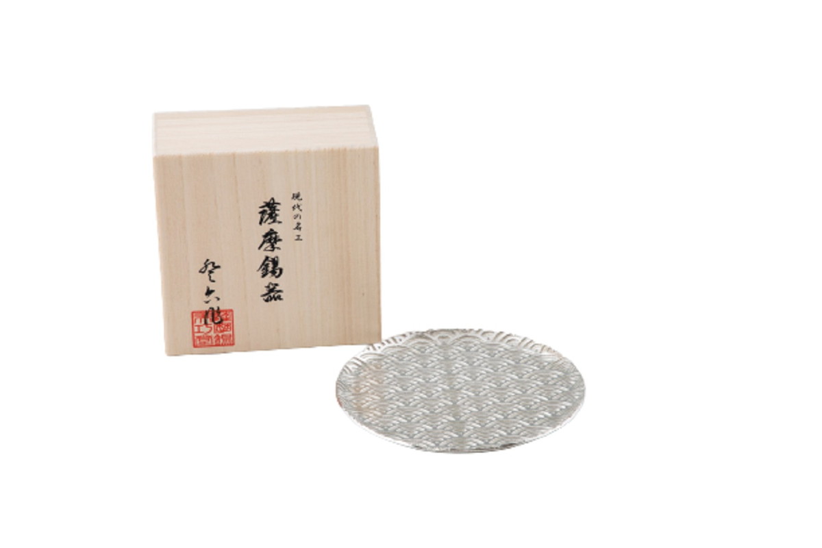 樂天商城 - 皿 ラッピング無料 送料無料 [薩摩錫器工芸館] 薩摩錫器 切子大皿 丸型 青海波 1枚 桐箱入り /プレート 銘々皿 取皿 小皿 大皿 食器 器 おしゃれ シック モダン 贈り物 プレゼント 誕生日