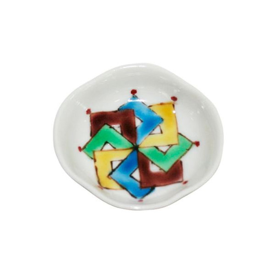 Rakuten - 【楽天スーパーセール 10%オフ】 小皿 [九谷美陶園] 風車文様木瓜豆皿 A0129 /プレゼント ギフト 贈り物 九谷焼 石川県 陶磁器 焼き物 お祝い 内祝い 長寿祝い 高級 記念品 芸術品 加賀百万石 伝統 ジャパン・クタニ 豪華絢爛