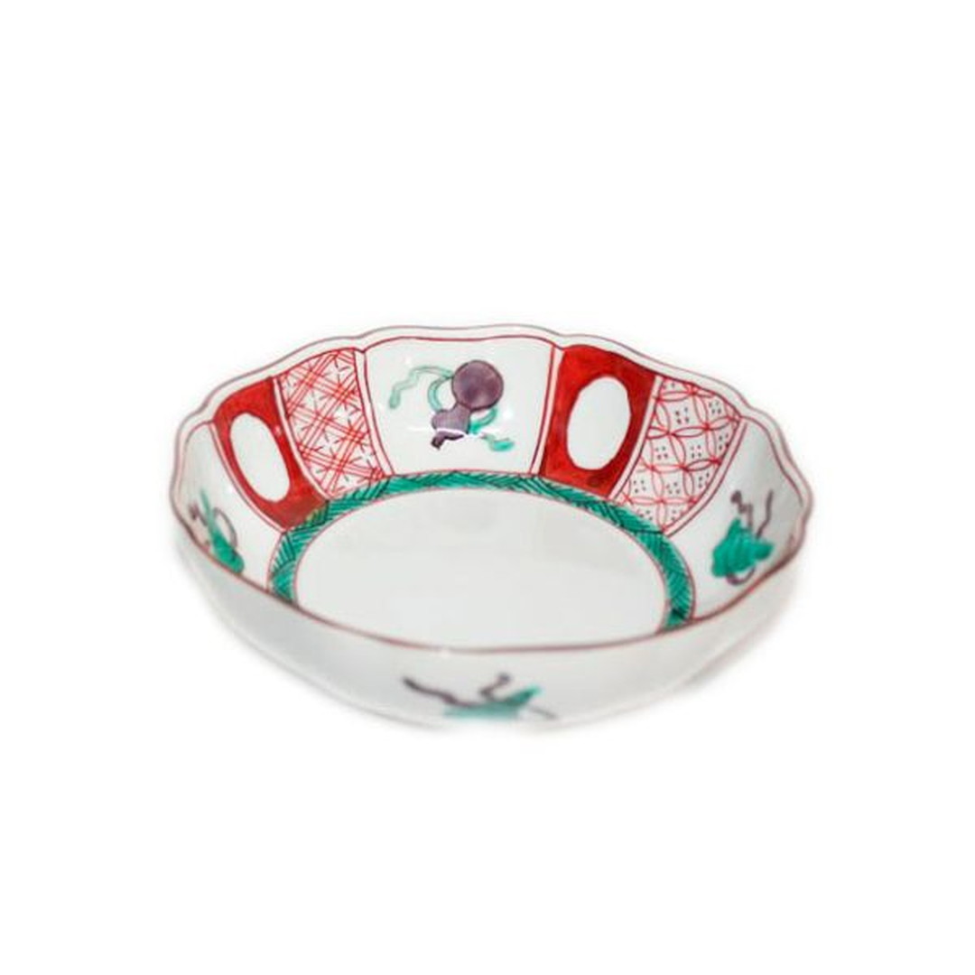 [九谷美陶園] 小鉢 赤絵宝文様五寸輪花鉢 A2355 /プレゼント ギフト 贈り物 九谷焼 石川県 陶磁器 焼き物 お祝い 内祝い 長寿祝い 高級 記念品 芸術品 加賀百万石 伝統 ジャパン・クタニ 豪華絢爛 伝統工芸品 ラグジュアリー おしゃれ 和食器 kutani japan traditional