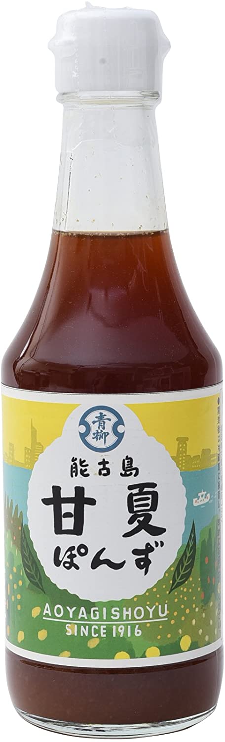 【商品特徴】1916年創業の青柳醤油は皆様に愛され百年。古賀の自然と風土の中でコクとうまみのある商品造りは、無添加に力を入れておりお子さまからご年配の方まで皆様にお召し上がりいただけます。博多湾に浮かぶ能古島(のこのしま)で太陽と潮風を浴びて育った香り豊かな甘夏を贅沢に使ったポン酢です。丸ごと絞っているからこそ甘夏本来の香りと苦味を充分にお楽しみいただけます。鍋・焼き魚・焼き鳥・和風パスタなど様々な食材との相性抜群です。化学調味料・香料・着色料・合成保存料無添加 商品説明 原材料 甘夏みかん(能古島産)、しょうゆ(小麦・大豆を含む)、醸造酢、砂糖、食塩、昆布、鰹削り節 サイズ 60×60×200(mm) 原産国 日本 内容量 300ml アレルギー表示 大豆、小麦 温度帯 常温 メーカー名 青柳醤油福岡県古賀市青柳町1047