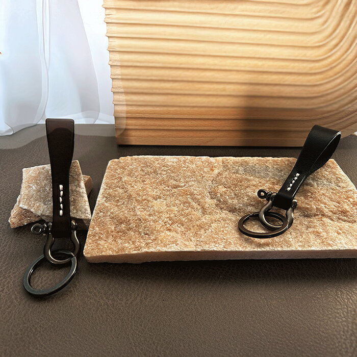 monologのキーチェーン キーホルダー 革 金具 Iron The Spread Leather Key Chain シンプル チャーム バッグ アウトドア 鍵 LibCurate ギフト プレゼント｜アングル2