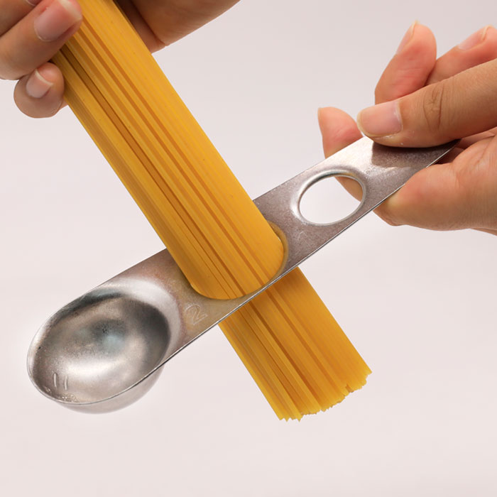 樂天商城 - 計量スプーン パスタも計れる atomico 日本製 ステンレス パスタメジャー パスタ計量 メジャースプーン メモリ付き 大さじ 小さじ スパゲティ パスタ キッチンツール 調理器具 キッチン便利グッズ