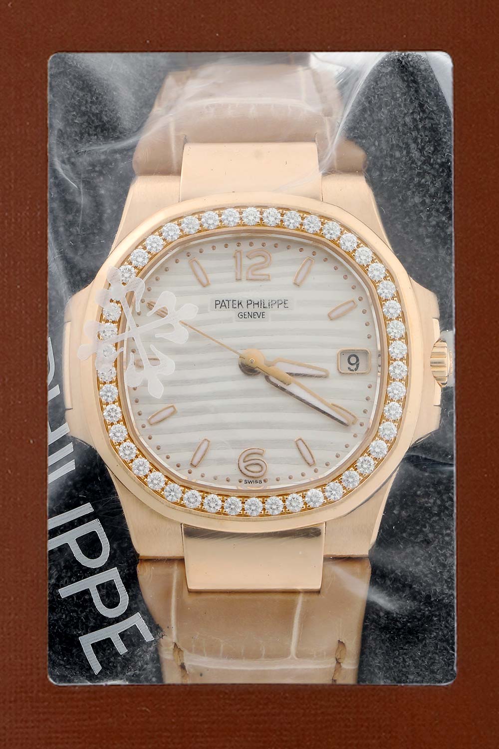 パテックフィリップ - ノーチラス | PATEK PHILIPPE | 7010R-011 | RG シルバー文字盤 クォーツ レザー | 中古 |