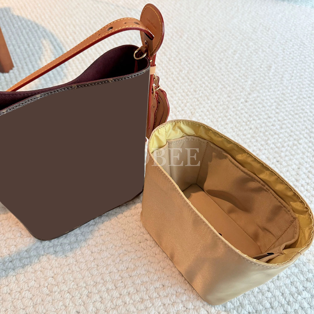 乐天商城 - バッグインバッグ LOUIS VUITTON対応 LV All In BB対応 軽量 自立 インナーバッグ チャック付き 小さめ 大きめ バッグの中 ナイロン 整理 整頓 通勤 旅行バッグ カスタマイズ 定制 バッグ 内部 底 汚れ防止 BagCare