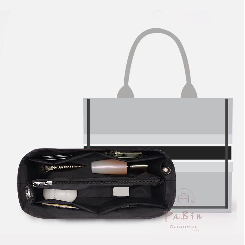 乐天商城 - バッグインバッグ ディオール Dior book tote対応対応 ナイロン 軽量 自立 インナーバッグ チャック付き 小さめ 大きめ バッグの中 整理 整頓 通勤 旅行バッグカスタマイズ　定制 カスタマイズ バッグ 内部 底 汚れ防止 BagCare