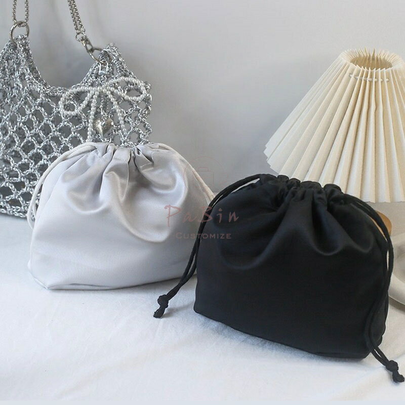 バッグインバッグ かごバッグ用 巾着袋 手編み サテン バケツ型 大容量 自立 軽い インナーバッグ レデ..