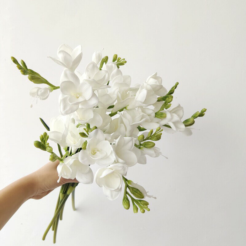 乐天商城 - 1本 2本 造花 花束 フラワー 玉簪花 枯れない花 玉簪花花卉 可愛い おしゃれ 女性 彼女 インテリア 人気プレゼント 装飾 置物 贈り物 誕生祝 記念日 写真撮影 雰囲気 お礼 結婚式 卒業式 飾り バレンタイン 室内 リビング 装飾花 4色