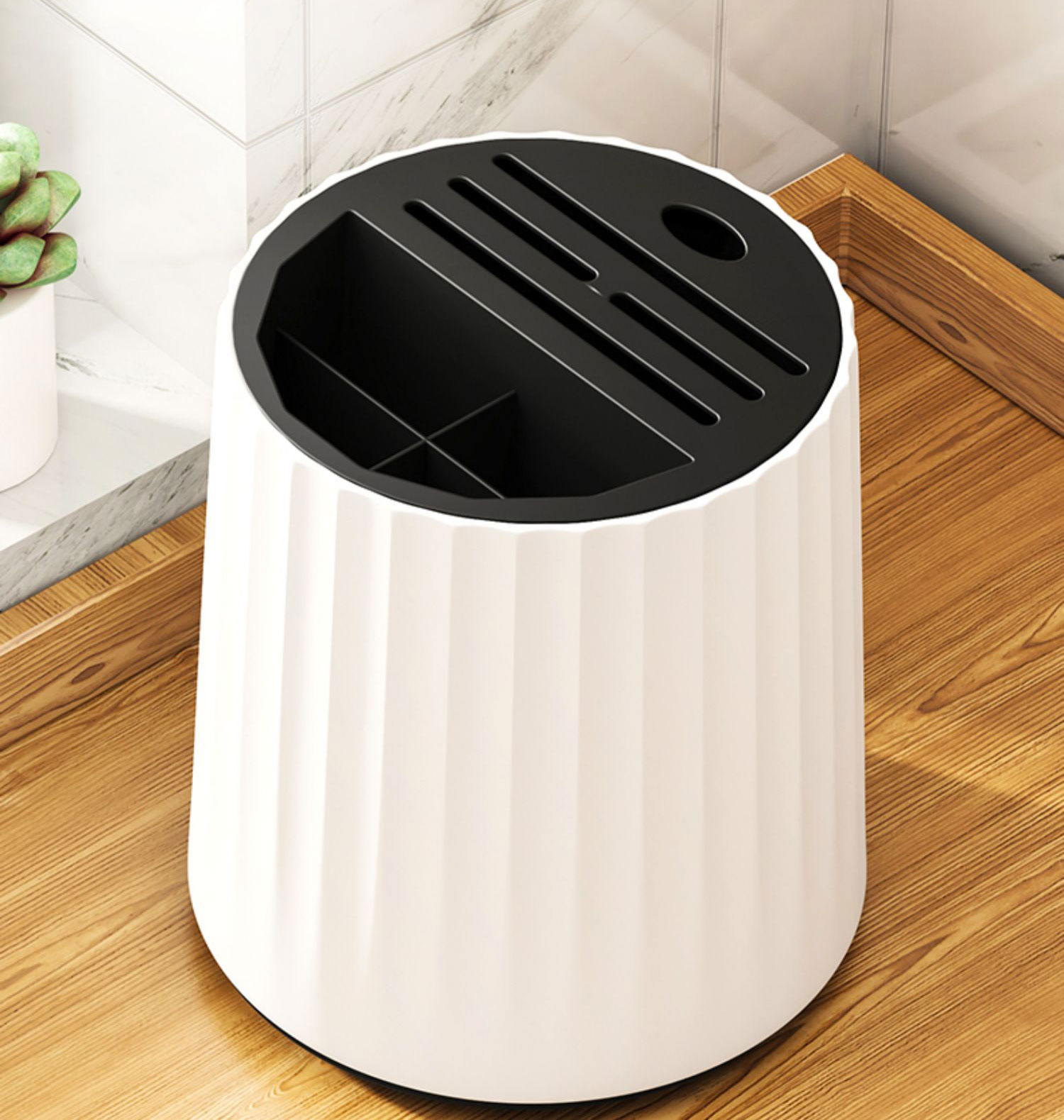 Rakuten - 箸立て カトラリースタンド キッチンツールスタンド 箸収納バケツ 食器収納バケツ 家庭用 キッチン用品 北欧風 工具収納 ツールスタンド 台所用品ホルダ キッチン収納棚 食器 大容量 省スペース 回転可能 食器入れ