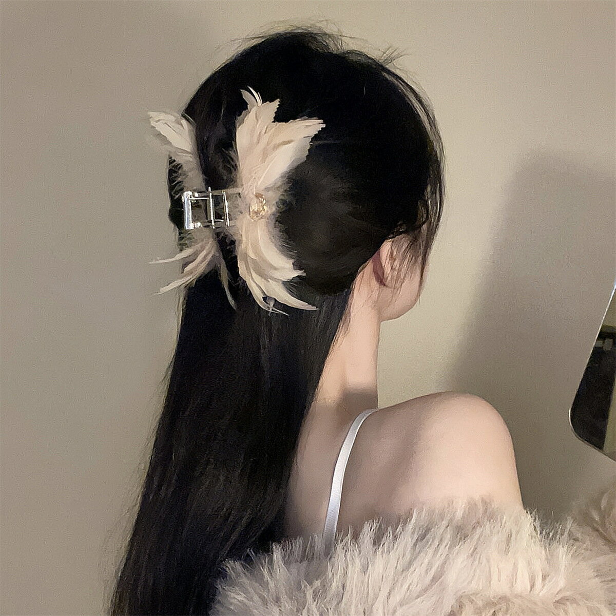 ヘアクリップ バンスクリップ 羽 髪留め 髪飾り ヘアアクセサリー 韓国風 クリップ しっかり 大きめ 人気 ヘアキャッチ おしゃれ ワンピースコーデ プレゼント