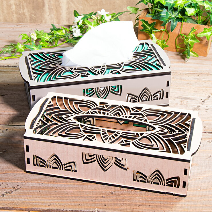 商品番号 00-a00044 寸法 外寸:幅 約269.5mm×奥行 約197mm×高さ 約76mm 素材 国産MDF/強化紙貼り 特徴 組立式で、作る楽しみを味わえるキット商品です。 ・最新レーザー加工を用いた、大川家具のKAGUCOCOブランドのMDF材レーザー加工インテリア雑貨シリーズです。すべて当店オリジナル商品になります。北欧風のおしゃれなデザインの木製雑貨で、プレゼントにも最適です。豊富なラインナップから、あなただけの空間を演出。丈夫で長持ちするMDF材を使用していますので、大切な方へのプレゼントにもおすすめ。雑貨屋さんではなかなか見つからない豊富なラインナップをご覧ください。 安心安全の国産MDFを使用。（F☆☆☆☆） MDF(中質繊維板)とは、ミディアム・デンシティ・ファイバーボードの略で、木材を繊維状にほぐし合成樹脂を加えて成形したもの。安定した強度があり、反りやねじれが生じにくい素材です。 おしゃれでかわいい北欧スタイルのティッシュボックスをご紹介します。このティッシュケースは、木製で作られており、レーザー加工によるおしゃれなデザインが特徴です。 お組み立ても簡単なので、初めての方でも簡単に作ることができます。手軽におしゃれなティッシュケースを完成させることができます。 木製の素材は、自然な風合いと温かみをもたらし、お部屋のインテリアにマッチします。また、収納力もあり、ティッシュをスマートに収納することができます。 組み立てはカンタン！差し込むだけですぐにご利用いただけます！。 注意点 照明やモニターの発色の具合によって、実際の商品とお色味が異なる場合が御座いますので、予めご了承くださいませ。 木製素材のため、木目や色合いの個体差がございます。あらかじめご了承ください。 商品は表面・裏面、共に焦げがついている商品となります。レーザー加工時特有の焦げむらとなりますので、アンティーク感をお楽しみくださいませ。 食べ物ではございません。お子様やペット等の口に入れるなど誤飲にご注意くださいませ。 備考 送料無料（配達指定日・時間指定不可） ポスト投函でのお届けとなります。 日本製