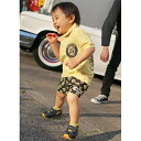 Eyeball Pattern Item MOONEYES Infant Short Pants ムーンアイズ インファント ショート パンツ 元気な Kids にピッタリ！！ アイボールパターンのインファント ショートパンツ アピール度満点のアイボールパターンのインファント ショートパンツです。 左裾に MQQNEYES ロゴ のタグ がついています。 両側にはイエローカラーの可愛らしいデザインの立体ポケット付きです。 ウエスト部分は総ゴムなのでお着替えも楽々です。 サイズ： S (80)、M (100)、L(120) 素材：コットン 100％（裏地なし） 【サイズ】(ウエストはゴム仕様) S(80)サイズ：総丈 約 21cm ウエスト 約 38cm 股下 約4.5cm 裾まわり 約33cm M(100)サイズ：総丈 約25cm ウエスト 約44cm 股下 約7.5cm 裾まわり 約35cm L(120)サイズ：総丈 約29cm ウエスト 約46cm 股下 約10.5cm 裾まわり 約38cm ＊総丈は、脇線上、ウエスト上端から裾までの計測となります。 ＊ウエストはゴムを伸ばさないで採寸しています。 （ウエストの内径直線のサイズの長さを2倍とした長さになります。） ＊InfantとはKidsとBabyの中間のサイズです。