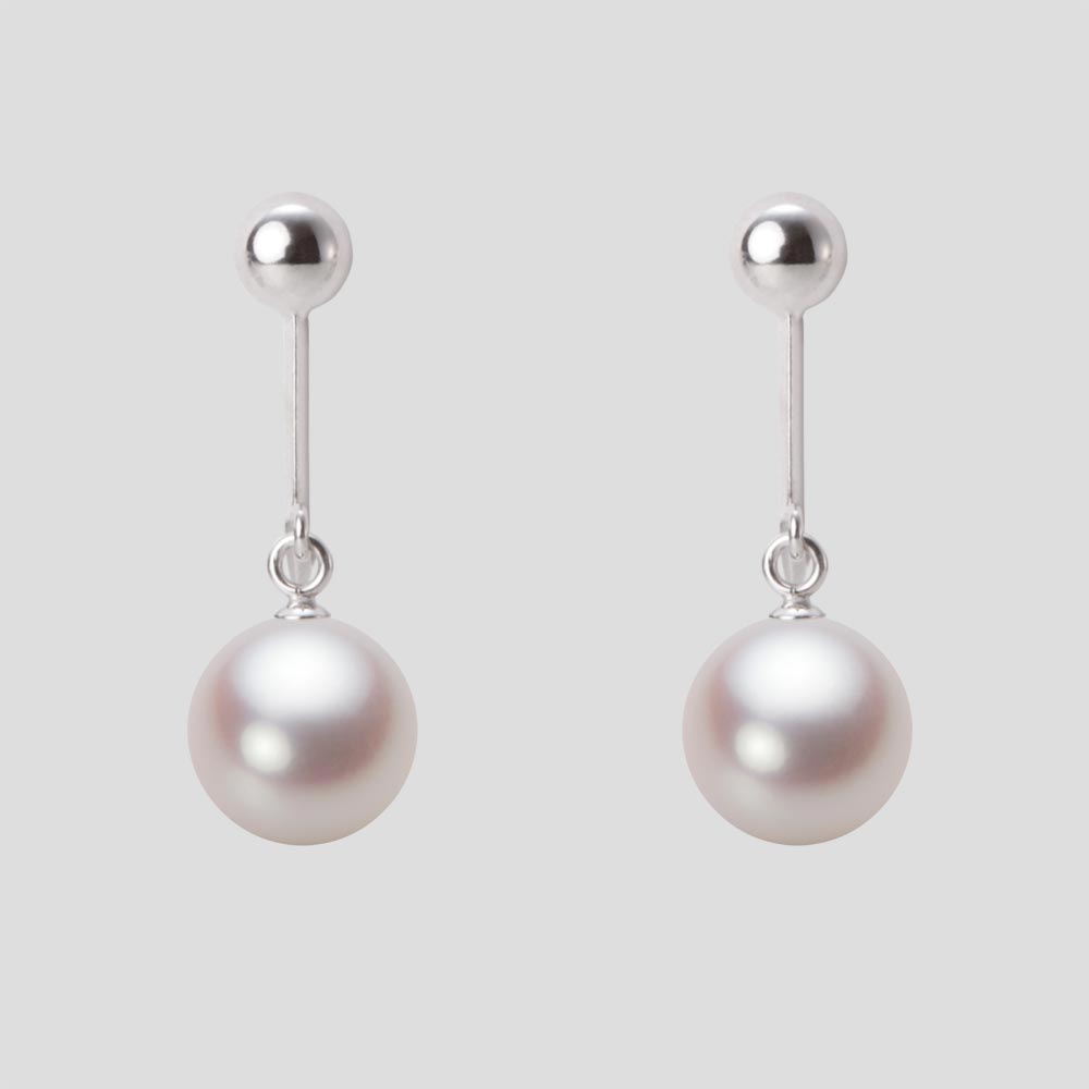 ギフト対応についてシンプルなダングリングタイプのフェミニンなイヤリング。真珠が耳もとでぶら下がり、やさしく揺れます。シンプルなデザインなので、どんな時でもお使いいただけます。真珠のサイズは、ミドルサイズの7.0mm。ポピュラーなサイズの珠です。色はアコヤ真珠で人気のあるホワイトピンク系色のロゼカラー。ロゼはホワイトピンク系色のなかでもさらにピンクを強く感じさせる華やかな色です。キズは最高等級・★★★★★のほぼ無キズの希少品で、テリ等級は★★★のテリのある真珠です。キズ等級は、全生産量に対し、わずか0.1％の割合でグレーディングしています。形状はどのアイテムでも使用可能なラウンド。Moon Labelの厳しい品質基準に基づき、ラウンドは純粋な真円真珠のみを厳選しています。 Moon Label のアコヤ真珠は、日本産に限定してご提供しています。大月真珠は、パールネックレス＆ジュエリーのトップメーカーです。Moon Label は、大月真珠のインターネット・ブランドです。※真珠の色には個体差があります。真珠は、太陽光でご覧いただくのと、電灯の下でご覧いただくのでは見え方が変化します。電灯の色や光量などでも変わります。また、お客様のパソコンモニターのメーカーや設定などによっても、色の見え方には差が出ます。&nbsp;商品詳細品名7.0mmアコヤ真珠イヤリング（ホワイトピンク・ロゼ）型番HA00070R13WPNY12W0サイズアコヤ真珠・7.0mm色ホワイトピンク（ロゼ）形ラウンドキズ等級★★★★★（5段階評価／日本の全生産量ベース）テリ等級★★★（5段階評価／日本の全生産量ベース）素材・詳細K14WG（ホワイトゴールド）真珠の産地日本付属品保証書&nbsp;&nbsp;&nbsp;日本でも、世界でも、アコヤ真珠の高級品の30%以上は当社製です。Moon Label は、パールネックレスのトップメーカーである大月真珠のインターネット・ブランドです。大月真珠は、アコヤ真珠の1級品（1級が最高級）の取扱量で30%以上のトップシェア（共販実績）を誇る会社です。言い換えれば、日本でも、世界でも、アコヤ真珠の高級品では、流通している商品の30%以上は当社製です。そのため、他社（他店）でご購入されていても、30%以上の確率で当社製の真珠をご購入されている可能性が高いと言えます。黒蝶真珠、白蝶真珠（ホワイト系、ゴールド系）においてもトップクラスの取扱量を誇っています。真珠の一貫メーカーが運営するオンラインショップです。大月真珠は、卸しの会社として名を知られた会社ですが、真珠の養殖から加工、販売までをおこなう一貫メーカーです。パールネックレスのメーカーとしては、国内で最も多くのネックレスを製作しています。真珠ルースについても国内最大量の供給元です。日本で一貫メーカーと呼べる会社は数社しか存在しません。トップメーカーが運営するショップなので、はじめての方でも安心してご購入いただけます。&nbsp;他社（他店）製の真珠と品質を比較してください。Moon Label で取り扱っている真珠はすべて自社で加工・製作した商品（金具、チェーンを除く）です。 そのため、商品には自信と責任を持ってお届けしています。ご購入後、他社（他店）の真珠と比較していただければ、その違いがお分かりになるはずです。パールジュエリーの種類は国内最大です。パールジュエリーの種類は、アコヤ真珠をはじめ、黒蝶真珠、白蝶真珠など、常時20,000種類以上を取り揃え、パールジュエリーの種類は国内最大です。現在、真珠を取り扱っているオンラインショップで、これだけの種類を揃えているところは存在しません。また、小売店舗の場合でも、現実的には店舗にストックできる在庫点数が限られるため、これだけの商品点数を揃えることは不可能です。Moon Label はインターネットでしか実現できなかったショップなのです。&nbsp;世界が認めた品質基準の商品をお届けします。大月真珠は、1975年以来、日本の真珠輸出額でトップ（日本真珠輸出加工組合統計）の座を守り続けています。世界の宝飾ブランドをはじめとするジュエラーが大月真珠の品質を認め、商品として採用をいただいています。この実績が、ワールド・スタンダードの証です。全生産量をベースとした明確なグレーディングを実施しています。Moon Label でご提供している商品も、このハイレベルの品質基準に基づいて製作されています。Moon Label のグレーディング（品質基準）は、在庫における相対比較ではなく、全生産量をベースとした明確なグレーディングです。また、すべての商品に、基本保証として1年間の無償修理保証が付いていますので、安心してお買い求めいただけます。Moon Label で取り扱っている真珠は、品質管理の観点から、貝種（真珠の種類）ごとに産地を限定しています。アコヤ真珠はすべて日本産、黒蝶真珠はフレンチポリネシア（タヒチ）産、白蝶真珠はオーストラリアとインドネシア産に限定してご提供しています。&nbsp;&nbsp;真珠の価値を決める要素としては、大きさ（サイズ）のほか、色、形、キズ、テリ（光沢）、巻きの6つの要素があります。Moon Label ではすべての真珠で大月真珠のグレーディングシステムに基づき、厳格な品質管理基準をクリアした商品のみを取り扱っています。 Moon Label の品質基準は、在庫のおける相対的な品質評価ではなく、日本産アコヤ真珠の全生産量からの出現率をベースとした、絶対的な品質評価を品質基準としています。このサイトで使用している生産量に関する数値は、生産者団体（※全真連、愛媛漁連ほか）が実施しているアコヤ真珠・1級品入札会（1級が最高級）の共販実績の数値をベースに、全国の生産量の推計値をもとに算出しています。※全真連＝全国真珠養殖漁業協同組合連合会、愛媛漁連＝愛媛県漁業協同組合連合会&nbsp;&nbsp;&nbsp;&nbsp;&nbsp;&nbsp;&nbsp;&nbsp;
