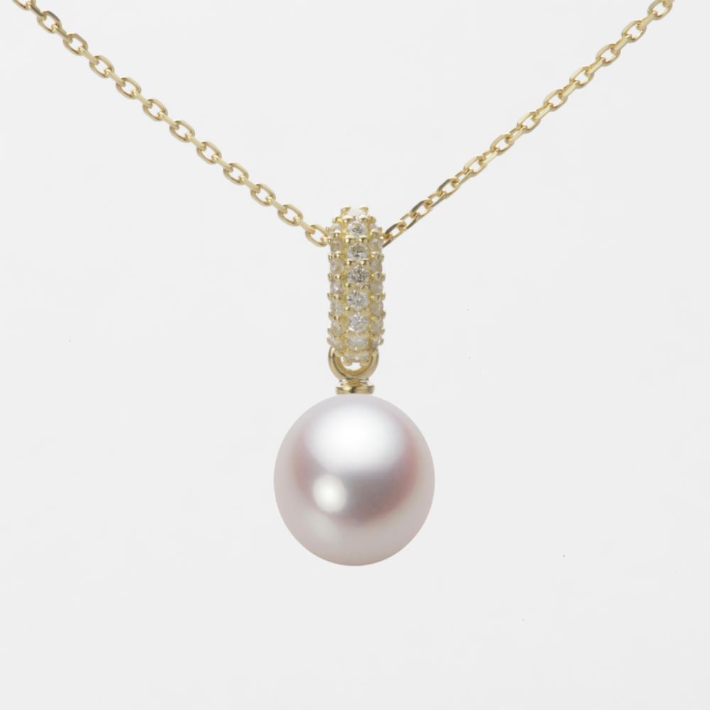 ギフト対応についてオーバルドロップの真珠に、ダイヤモンドをフロント部分に敷きつめ、アクセントにしたペンダント。シンプルなデザインながら、敷きつめられたダイヤモンドがさり気なく主張するデザインです。真珠が胸もとで揺れ、あなたの胸もとを印象付けます。真珠のサイズは、スタンダードな7.5mm。ポピュラーなサイズの珠です。今のアコヤ真珠のスタンダードサイズはこの7.5mmです。色はアコヤ真珠で人気のあるホワイトピンク系色のロゼカラー。ロゼはホワイトピンク系色のなかでもさらにピンクを強く感じさせる華やかな色です。キズは最高等級・★★★★★のほぼ無キズの希少品で、テリ等級は★★★のテリのある真珠です。キズ等級は、全生産量に対し、わずか0.1％の割合でグレーディングしています。形状はオーバルドロップ（長丸型）。オーバルドロップは、ぶら下がるダングリングタイプのイヤリング、ピアスまたはペンダントに適した形の真珠です。Moon Label のオーバルドロップは丸みのある形状のみを使用しています。 Moon Label のアコヤ真珠は、日本産に限定してご提供しています。※この商品にはチェーンは付属していません。ペンダントトップのみの商品です。大月真珠は、パールネックレス＆ジュエリーのトップメーカーです。Moon Label は、大月真珠のインターネット・ブランドです。※真珠の色には個体差があります。真珠は、太陽光でご覧いただくのと、電灯の下でご覧いただくのでは見え方が変化します。電灯の色や光量などでも変わります。また、お客様のパソコンモニターのメーカーや設定などによっても、色の見え方には差が出ます。&nbsp;商品詳細品名7.5mm アコヤ 真珠 ペンダント トップ型番HA00075D13WPN1489Y-Tサイズアコヤ真珠・7.5mm色ホワイトピンク（ロゼ）形オーバルドロップキズ等級★★★★★（5段階評価／日本の全生産量ベース）テリ等級★★★（5段階評価／日本の全生産量ベース）素材・詳細K18YG（イエローゴールド）、ダイヤモンド・0.08ct真珠の産地日本付属品保証書この商品にはチェーンの付属したタイプもあります。チェーン付き商品はこちらから。&nbsp;&nbsp;&nbsp;日本でも、世界でも、アコヤ真珠の高級品の30%以上は当社製です。Moon Label は、パールネックレスのトップメーカーである大月真珠のインターネット・ブランドです。大月真珠は、アコヤ真珠の1級品（1級が最高級）の取扱量で30%以上のトップシェア（共販実績）を誇る会社です。言い換えれば、日本でも、世界でも、アコヤ真珠の高級品では、流通している商品の30%以上は当社製です。そのため、他社（他店）でご購入されていても、30%以上の確率で当社製の真珠をご購入されている可能性が高いと言えます。黒蝶真珠、白蝶真珠（ホワイト系、ゴールド系）においてもトップクラスの取扱量を誇っています。真珠の一貫メーカーが運営するオンラインショップです。大月真珠は、卸しの会社として名を知られた会社ですが、真珠の養殖から加工、販売までをおこなう一貫メーカーです。パールネックレスのメーカーとしては、国内で最も多くのネックレスを製作しています。真珠ルースについても国内最大量の供給元です。日本で一貫メーカーと呼べる会社は数社しか存在しません。トップメーカーが運営するショップなので、はじめての方でも安心してご購入いただけます。&nbsp;他社（他店）製の真珠と品質を比較してください。Moon Label で取り扱っている真珠はすべて自社で加工・製作した商品（金具、チェーンを除く）です。 そのため、商品には自信と責任を持ってお届けしています。ご購入後、他社（他店）の真珠と比較していただければ、その違いがお分かりになるはずです。パールジュエリーの種類は国内最大です。パールジュエリーの種類は、アコヤ真珠をはじめ、黒蝶真珠、白蝶真珠など、常時20,000種類以上を取り揃え、パールジュエリーの種類は国内最大です。現在、真珠を取り扱っているオンラインショップで、これだけの種類を揃えているところは存在しません。また、小売店舗の場合でも、現実的には店舗にストックできる在庫点数が限られるため、これだけの商品点数を揃えることは不可能です。Moon Label はインターネットでしか実現できなかったショップなのです。&nbsp;世界が認めた品質基準の商品をお届けします。大月真珠は、1975年以来、日本の真珠輸出額でトップ（日本真珠輸出加工組合統計）の座を守り続けています。世界の宝飾ブランドをはじめとするジュエラーが大月真珠の品質を認め、商品として採用をいただいています。この実績が、ワールド・スタンダードの証です。全生産量をベースとした明確なグレーディングを実施しています。Moon Label でご提供している商品も、このハイレベルの品質基準に基づいて製作されています。Moon Label のグレーディング（品質基準）は、在庫における相対比較ではなく、全生産量をベースとした明確なグレーディングです。また、すべての商品に、基本保証として1年間の無償修理保証が付いていますので、安心してお買い求めいただけます。Moon Label で取り扱っている真珠は、品質管理の観点から、貝種（真珠の種類）ごとに産地を限定しています。アコヤ真珠はすべて日本産、黒蝶真珠はフレンチポリネシア（タヒチ）産、白蝶真珠はオーストラリアとインドネシア産に限定してご提供しています。&nbsp;&nbsp;真珠の価値を決める要素としては、大きさ（サイズ）のほか、色、形、キズ、テリ（光沢）、巻きの6つの要素があります。Moon Label ではすべての真珠で大月真珠のグレーディングシステムに基づき、厳格な品質管理基準をクリアした商品のみを取り扱っています。 Moon Label の品質基準は、在庫のおける相対的な品質評価ではなく、日本産アコヤ真珠の全生産量からの出現率をベースとした、絶対的な品質評価を品質基準としています。このサイトで使用している生産量に関する数値は、生産者団体（※全真連、愛媛漁連ほか）が実施しているアコヤ真珠・1級品入札会（1級が最高級）の共販実績の数値をベースに、全国の生産量の推計値をもとに算出しています。※全真連＝全国真珠養殖漁業協同組合連合会、愛媛漁連＝愛媛県漁業協同組合連合会&nbsp;&nbsp;&nbsp;&nbsp;&nbsp;&nbsp;&nbsp;&nbsp;