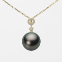 ギフト対応について小粒のダイヤモンドをサークル状にあしらい、その下の1粒ダイヤモンドでアクセントを付けたデザインのペンダント。真珠があなたの胸もとで揺れ、可憐でキュートな印象を演出します。真珠のサイズは10mm。このサイズはタヒチ産黒蝶真珠のポピュラーなサイズです。色はピーコック。ピーコックとは、深みのあるグリーンブラック系色のことで、黒蝶真珠では希少価値が高く人気があります。この天然の特有の色は黒蝶真珠にしかない色です。テリの最高等級・★★★★★のとてもテリの強い真珠です。キズ等級は★★★★で、目立たない小さなちょっとしたキズがあります。真珠は自然の産物なので、真珠層が形成される過程で自然のキズができてしまいます。キズ等級の割合は、全生産量に対し、★★★★★＝0.1％、★★★★＝1％でグレーディングしています。形状はどのアイテムでも使用可能なラウンド。Moon Labelの厳しい品質基準に基づき、ラウンドは純粋な真円真珠のみを厳選しています。 Moon Label の黒蝶真珠は、タヒチ（フレンチポリネシア）産に限定してご提供しています。※この商品にはチェーンは付属していません。ペンダントトップのみの商品です。大月真珠は、パールネックレスのトップメーカーです。Moon Label は、大月真珠のインターネット・ブランドです。※真珠の色には個体差があります。真珠は、太陽光でご覧いただくのと、電灯の下でご覧いただくのでは見え方が変化します。電灯の色や光量などでも変わります。また、お客様のパソコンモニターのメーカーや設定などによっても、色の見え方には差が出ます。&nbsp;商品詳細品名10mm黒蝶真珠パールペンダントトップ（ピーコック）型番NB00010R21PC01474Y-Tサイズ黒蝶真珠・10mm色ピーコック形ラウンドキズ等級★★★★（5段階評価）テリ等級★★★★★（5段階評価）素材・詳細K18YG（イエローゴールド）、ダイヤモンド・0.06ct真珠の産地タヒチ（フレンチポリネシア）付属品保証書この商品にはチェーンの付属したタイプもあります。チェーン付き商品はこちらから。&nbsp;&nbsp;&nbsp;日本でも、世界でも、アコヤ真珠の高級品の30%以上は当社製です。Moon Label は、パールネックレスのトップメーカーである大月真珠のインターネット・ブランドです。大月真珠は、アコヤ真珠の1級品（1級が最高級）の取扱量で30%以上のトップシェア（共販実績）を誇る会社です。言い換えれば、日本でも、世界でも、アコヤ真珠の高級品では、流通している商品の30%以上は当社製です。そのため、他社（他店）でご購入されていても、30%以上の確率で当社製の真珠をご購入されている可能性が高いと言えます。黒蝶真珠、白蝶真珠（ホワイト系、ゴールド系）においてもトップクラスの取扱量を誇っています。真珠の一貫メーカーが運営するオンラインショップです。大月真珠は、卸しの会社として名を知られた会社ですが、真珠の養殖から加工、販売までをおこなう一貫メーカーです。パールネックレスのメーカーとしては、国内で最も多くのネックレスを製作しています。真珠ルースについても国内最大量の供給元です。日本で一貫メーカーと呼べる会社は数社しか存在しません。トップメーカーが運営するショップなので、はじめての方でも安心してご購入いただけます。&nbsp;他社（他店）製の真珠と品質を比較してください。Moon Label で取り扱っている真珠はすべて自社で加工・製作した商品（金具、チェーンを除く）です。 そのため、商品には自信と責任を持ってお届けしています。ご購入後、他社（他店）の真珠と比較していただければ、その違いがお分かりになるはずです。パールジュエリーの種類は国内最大です。パールジュエリーの種類は、アコヤ真珠をはじめ、黒蝶真珠、白蝶真珠など、常時20,000種類以上を取り揃え、パールジュエリーの種類は国内最大です。現在、真珠を取り扱っているオンラインショップで、これだけの種類を揃えているところは存在しません。また、小売店舗の場合でも、現実的には店舗にストックできる在庫点数が限られるため、これだけの商品点数を揃えることは不可能です。Moon Label はインターネットでしか実現できなかったショップなのです。&nbsp;世界が認めた品質基準の商品をお届けします。大月真珠は、1975年以来、日本の真珠輸出額でトップ（日本真珠輸出加工組合統計）の座を守り続けています。世界の宝飾ブランドをはじめとするジュエラーが大月真珠の品質を認め、商品として採用をいただいています。この実績が、ワールド・スタンダードの証です。全生産量をベースとした明確なグレーディングを実施しています。Moon Label でご提供している商品も、このハイレベルの品質基準に基づいて製作されています。Moon Label のグレーディング（品質基準）は、在庫における相対比較ではなく、全生産量をベースとした明確なグレーディングです。また、すべての商品に、基本保証として1年間の無償修理保証が付いていますので、安心してお買い求めいただけます。Moon Label で取り扱っている真珠は、品質管理の観点から、貝種（真珠の種類）ごとに産地を限定しています。アコヤ真珠はすべて日本産、黒蝶真珠はフレンチポリネシア（タヒチ）産、白蝶真珠はオーストラリアとインドネシア産に限定してご提供しています。&nbsp;&nbsp;真珠の価値を決める要素としては、大きさ（サイズ）のほか、色、形、キズ、テリ（光沢）、巻きの6つの要素があります。Moon Label ではすべての真珠で大月真珠のグレーディングシステムに基づき、厳格な品質管理基準をクリアした商品のみを取り扱っています。 Moon Label の品質基準は、在庫のおける相対的な品質評価ではなく、黒蝶真珠の全生産量からの出現率をベースとした、絶対的な品質評価を品質基準としています。&nbsp;&nbsp;&nbsp;&nbsp;&nbsp;&nbsp;&nbsp;&nbsp;