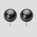 ギフト対応についてシンプルでオーソドックスな直結タイプの定番イヤリング。真珠の輝きだけで耳もとを華やかに飾ります。形状はネジバネ式なので使いやすく、着け外しが簡単です。シンプルなデザインなので、どんな時でもお使いいただけます。真珠のサイズは12mm。このサイズはタヒチ産黒蝶真珠のやや大きめサイズです。色はピーコック。ピーコックとは、深みのあるグリーンブラック系色のことで、黒蝶真珠では希少価値が高く人気があります。この天然の特有の色は黒蝶真珠にしかない色です。テリ等級は★★★のテリのある真珠です。キズ等級は★★★★で、目立たない小さなちょっとしたキズがあります。真珠は自然の産物なので、真珠層が形成される過程で自然のキズができてしまいます。キズ等級の割合は、全生産量に対し、★★★★★＝0.1％、★★★★＝1％でグレーディングしています。形状はどのアイテムでも使用可能なラウンド。Moon Labelの厳しい品質基準に基づき、ラウンドは純粋な真円真珠のみを厳選しています。 Moon Label の黒蝶真珠は、タヒチ（フレンチポリネシア）産に限定してご提供しています。大月真珠は、パールネックレス＆ジュエリーのトップメーカーです。Moon Label は、大月真珠のインターネット・ブランドです。※真珠の色には個体差があります。真珠は、太陽光でご覧いただくのと、電灯の下でご覧いただくのでは見え方が変化します。電灯の色や光量などでも変わります。また、お客様のパソコンモニターのメーカーや設定などによっても、色の見え方には差が出ます。&nbsp;商品詳細品名12mm黒蝶真珠イヤリング（ピーコック）型番NB00012R23PC0Y09P0サイズ黒蝶真珠・12mm色ピーコック形ラウンドキズ等級★★★★（5段階評価）テリ等級★★★（5段階評価）素材・詳細PT（プラチナ900）真珠の産地タヒチ（フレンチポリネシア）付属品保証書&nbsp;&nbsp;&nbsp;日本でも、世界でも、アコヤ真珠の高級品の30%以上は当社製です。Moon Label は、パールネックレスのトップメーカーである大月真珠のインターネット・ブランドです。大月真珠は、アコヤ真珠の1級品（1級が最高級）の取扱量で30%以上のトップシェア（共販実績）を誇る会社です。言い換えれば、日本でも、世界でも、アコヤ真珠の高級品では、流通している商品の30%以上は当社製です。そのため、他社（他店）でご購入されていても、30%以上の確率で当社製の真珠をご購入されている可能性が高いと言えます。黒蝶真珠、白蝶真珠（ホワイト系、ゴールド系）においてもトップクラスの取扱量を誇っています。真珠の一貫メーカーが運営するオンラインショップです。大月真珠は、卸しの会社として名を知られた会社ですが、真珠の養殖から加工、販売までをおこなう一貫メーカーです。パールネックレスのメーカーとしては、国内で最も多くのネックレスを製作しています。真珠ルースについても国内最大量の供給元です。日本で一貫メーカーと呼べる会社は数社しか存在しません。トップメーカーが運営するショップなので、はじめての方でも安心してご購入いただけます。&nbsp;他社（他店）製の真珠と品質を比較してください。Moon Label で取り扱っている真珠はすべて自社で加工・製作した商品（金具、チェーンを除く）です。 そのため、商品には自信と責任を持ってお届けしています。ご購入後、他社（他店）の真珠と比較していただければ、その違いがお分かりになるはずです。パールジュエリーの種類は国内最大です。パールジュエリーの種類は、アコヤ真珠をはじめ、黒蝶真珠、白蝶真珠など、常時20,000種類以上を取り揃え、パールジュエリーの種類は国内最大です。現在、真珠を取り扱っているオンラインショップで、これだけの種類を揃えているところは存在しません。また、小売店舗の場合でも、現実的には店舗にストックできる在庫点数が限られるため、これだけの商品点数を揃えることは不可能です。Moon Label はインターネットでしか実現できなかったショップなのです。&nbsp;世界が認めた品質基準の商品をお届けします。大月真珠は、1975年以来、日本の真珠輸出額でトップ（日本真珠輸出加工組合統計）の座を守り続けています。世界の宝飾ブランドをはじめとするジュエラーが大月真珠の品質を認め、商品として採用をいただいています。この実績が、ワールド・スタンダードの証です。全生産量をベースとした明確なグレーディングを実施しています。Moon Label でご提供している商品も、このハイレベルの品質基準に基づいて製作されています。Moon Label のグレーディング（品質基準）は、在庫における相対比較ではなく、全生産量をベースとした明確なグレーディングです。また、すべての商品に、基本保証として1年間の無償修理保証が付いていますので、安心してお買い求めいただけます。Moon Label で取り扱っている真珠は、品質管理の観点から、貝種（真珠の種類）ごとに産地を限定しています。アコヤ真珠はすべて日本産、黒蝶真珠はフレンチポリネシア（タヒチ）産、白蝶真珠はオーストラリアとインドネシア産に限定してご提供しています。&nbsp;&nbsp;真珠の価値を決める要素としては、大きさ（サイズ）のほか、色、形、キズ、テリ（光沢）、巻きの6つの要素があります。Moon Label ではすべての真珠で大月真珠のグレーディングシステムに基づき、厳格な品質管理基準をクリアした商品のみを取り扱っています。 Moon Label の品質基準は、在庫のおける相対的な品質評価ではなく、黒蝶真珠の全生産量からの出現率をベースとした、絶対的な品質評価を品質基準としています。&nbsp;&nbsp;&nbsp;&nbsp;&nbsp;&nbsp;&nbsp;&nbsp;