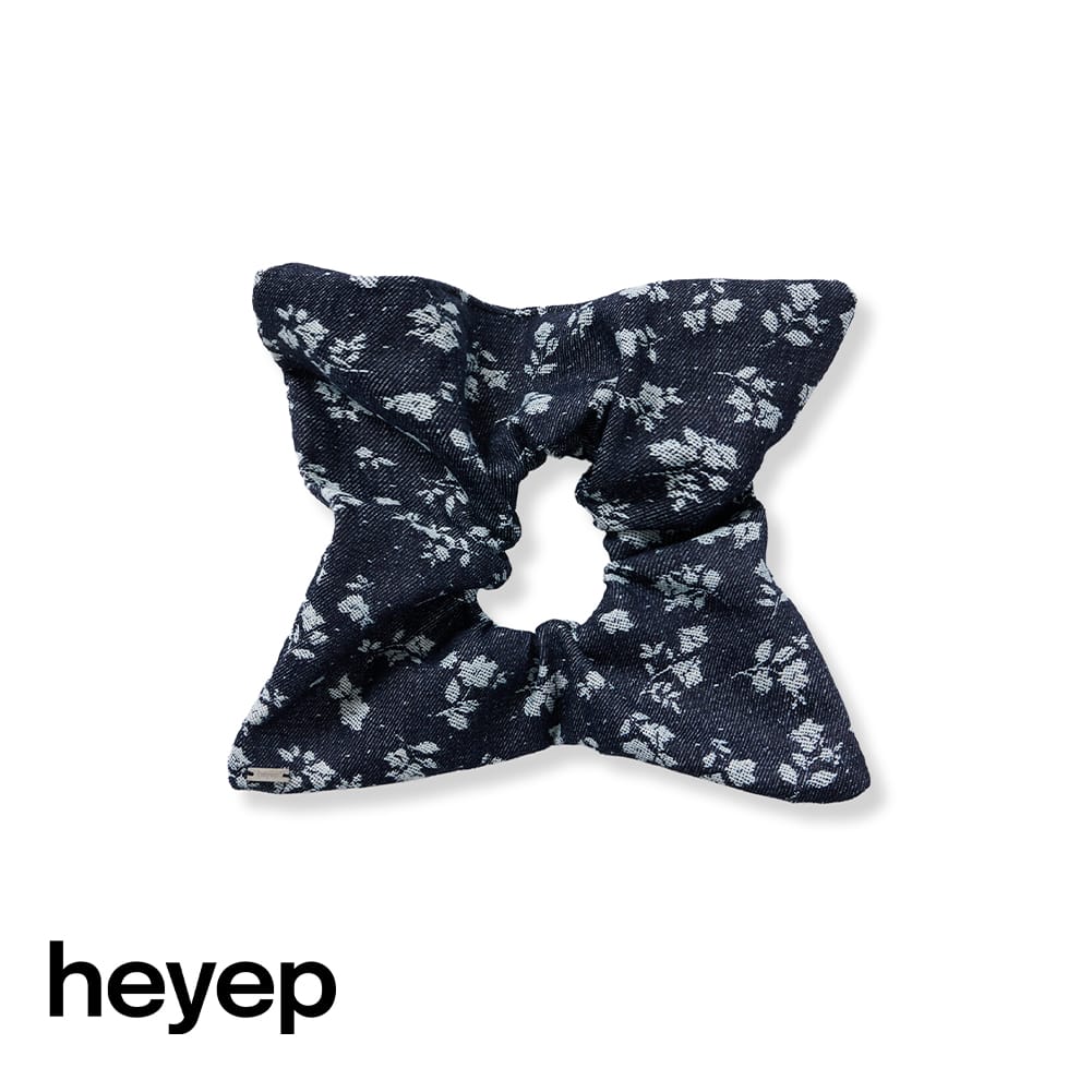 Rakuten - heyep(ヘイップ)/Floral Denim Square Scrunchie(フローラルデニムスクエアシュシュ)/ヘアアレンジ ヘアアクセサリー ヘアゴム デニム 花柄 hp03726