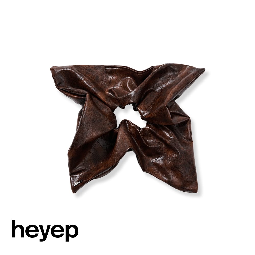 Rakuten - heyep(ヘイップ)/Vintage Faux Leather Square Scrunchie(ヴィンテージフェイクレザースクエアシュシュ)/ヘアアクセサリー ヘアアレンジ フェイクレザー ヘアゴム hp03926