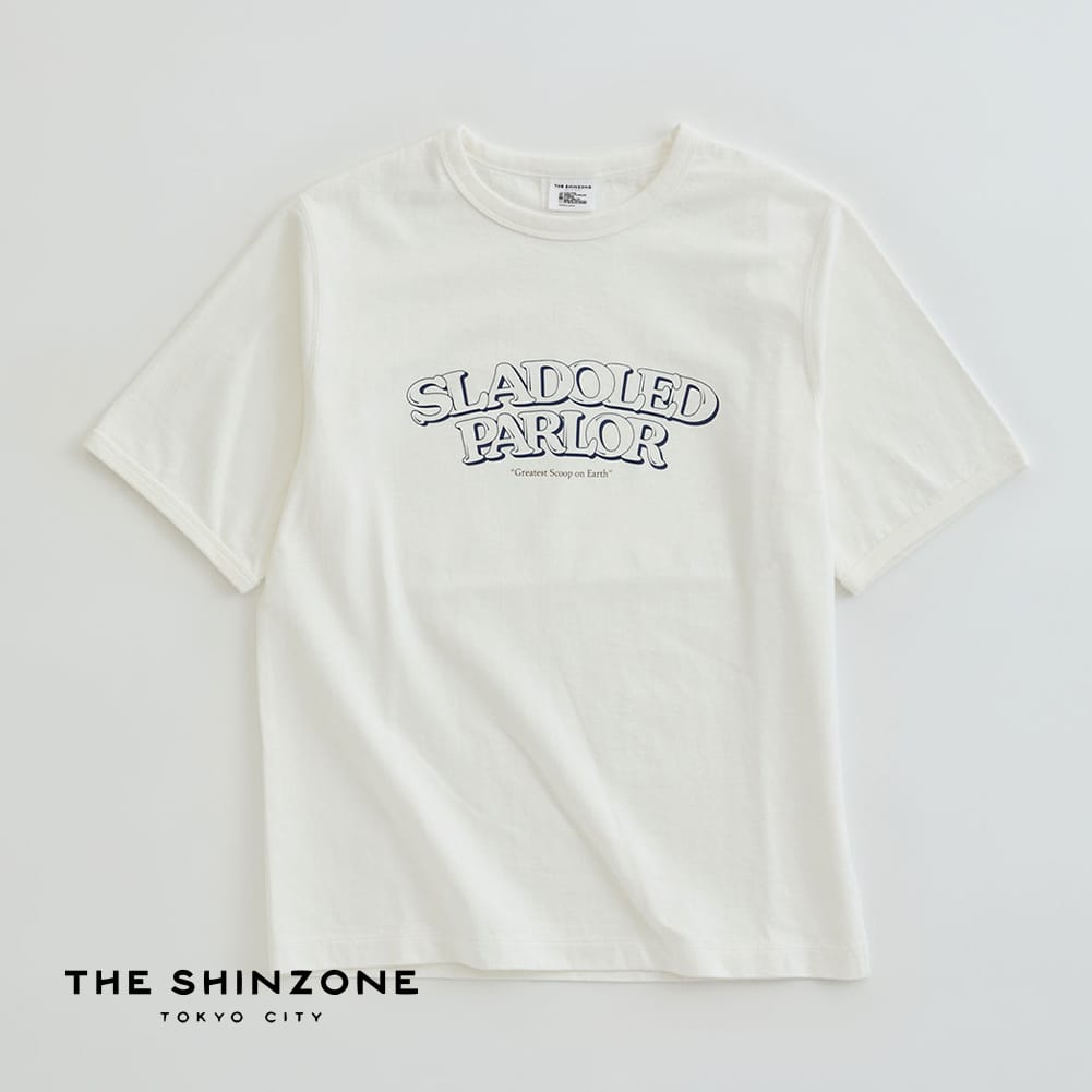 【Shinzoneの商品税込み3万円以上お買い上げで先着でノベルティプレゼント!】【返品交換送料無料】Shinzone（シンゾーン）SLADOLED PARLOR TEE（スラードレドパーラーT）26SS レトログラフィックT コンパクトT Tシャツ カジュアルT ロゴTシャツ 母の日