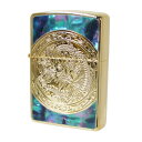 ZIPPO ジッポー #DRSF Dragon Shellfish ドラゴンシェル オイルライター 商品詳細 同じ模様は一つとしてない天然貝をZippoに装飾。 ドラゴンの繊細な彫刻を施した豪華で美しいいデザイン！！ 見ているだけで、吸い込まれそうな神秘的なシェル柄。 ドラゴン紋章デザインの装飾は絶品です ※天然貝は天然素材の為、同じ模様が1つとして存在しません。 ZIPPO毎に模様が異なりますので、予めご了承下さい。 ◆ZIPPOの歴史◆ ジッポーが生まれたのは、アメリカ全体が苦しみ、もがいている時期だった。1929年のニューヨークで株式市 場の異常に端を発した世界大恐慌のあおりを受け、空前の大不景気。こうした状況の中、1932年に美し い森に囲まれたペンシルバニア州ブラッドフォードの町でジッポーは産声をあげたそうです。 開発者の名前はジョージ・グランド・プレイズデル氏。 友人が「It work（火がつけばいいんだ）」と返した。そ の言葉に、プレイズデルは強い衝撃を受け、そして「安いうえに性能がよく、丈夫で長持ちするライターは商売 になる」と考え、すぐさまライター会社の独占販売権を獲得したそうです。 販売と同時に画期的なサービスをスタート!!それは”永久保証”。たとえ、ひどく壊れていても1セントもとること なく”無料”で修理を行うことだ。しかも、返送料も負担する。これは製品に対する絶対の自信に裏打ちされ たサービスであり、使い捨てられることなくいつまでも利用してもらおうという、彼の技術者としての姿勢を反映 している制度だ。世界中に愛用者がいることが良くわかりますね ※すべてのZippoは、Zippo社によって永久保証されています。 ※ボトム部分の刻印は製造年月日により異なります。 ※入荷時期によりケースが変わる場合がございます。 注意事項 メーカー都合によりパッケージ、デザイン、仕様変更等ある場合があります ・メーカー保証のあるものはメーカーの保証書付となります ・輸入雑貨等メーカー保証の無いものに関しましても、 当社にて初期不良保証をお付けいたします。 ・弊社の販売物はすべて新品です。