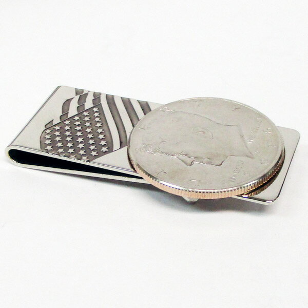 Money Clip マネークリップ 商品詳細 デキる男の必需品！マネークリップ 「マネークリップ」海外の紳士はメインの財布として使っています。 マネークリップは汎用性の高さ 薄さ、使い勝手の良さから 今大人の男性の間で注目のアイテムになっています。 鞄に財布を入れる方にはあまり関係ないかもしれませんが、 ジャケットやコートに財布を入れている方 にとっては大きさは大変重要です。 バッグやポケットの中で嵩張らず、クイックに使える 最近はマネークリップのホームページも増えているので 人気の度合いがうかがえます。 シンプルなデザインで高い質感がございます。 クロコダイル調のギフトBOXに入っていますので プレゼント　ギフトにも最高です サイズ約 全長約58mm 注意事項 送料無料商品は本州九州四国は無料ですが 北海道/沖縄/離島は別途送料がかかります メーカー都合によりパッケージ、デザイン、仕様変更などある場合があります。 ・メーカー保証のあるものはメーカーの保証書付となります ・輸入雑貨等メーカー保証の無いものに関しましても、 当社にて初期不良保証をお付けいたします。 ・弊社の販売物はすべて新品です。