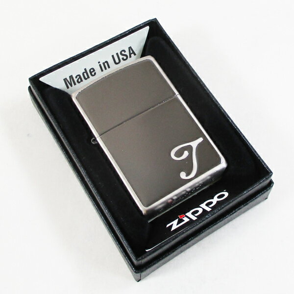 Zippo ジッポー Black Initial ブラックイニシャル 商品詳細 逆エッチング加工に ブラックニッケル仕上げ イニシャル部はニッケル古美 普段使いやプレゼントにイニシャルを添えて... ※すべてのZippoは、Zippo社によって永久保証されています ※ボトム部分の刻印は製造年月日により異なります。 ※入荷時期によりケースが変わる場合がございます。 注意事項 送料無料ですがこちらは 郵便、クリックポスト、メール便等での ポスト投函となります。 不安な方は宅配便をご利用ください。 他送料必要商品と同梱の際は宅配送料がかかります。 代金引換便のご利用はできません。 発送後の初期不良、破損、紛失、その他の全ての保証がありません。 メール便ですので箱等ひしゃげてしまう場合もございます。 メーカー都合によりパッケージ、デザイン、仕様変更等ある場合があります ・メーカー保証のあるものはメーカーの保証書付となります ・輸入雑貨等メーカー保証の無いものに関しましても、 当社にて初期不良保証をお付けいたします。 ・弊社の販売物はすべて新品です。