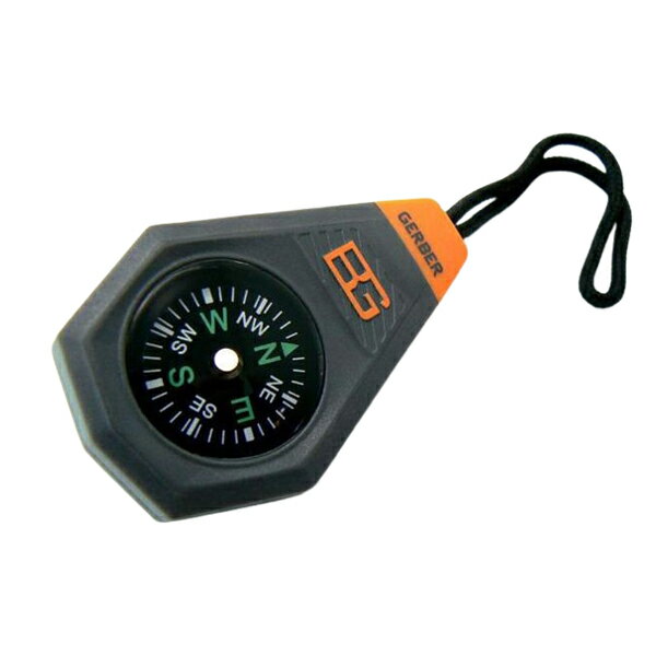 *パッケージ日焼けしています GERBER【ガーバー】 Bear Grylls / ベア・グリルス ランヤードCompact Compass BGコンパクトコンパス 31-001777 ベア・グリルス仕様のコンパス [仕様] 全長:約58mm 幅:約40mm 重量:約12.9g 素材:ABS樹脂 [付属]ベア・グリルス監修ポケットガイド [GERBER / ガーバー] ガーバー社は、1939年アメリカのオレゴン州ポートランドで創業を開始。 二代目の社長ピート・ガーバー氏（08年現在は会長）時代にスポーツ用ナイフ、サバイバルナイフを手がけ、スポーツ/サバイバル分野に進出。 実用性、デザイン性に富んだ多数のニューモデルを発表しアメリカを代表する世界的なナイフメーカーとなる。 近年ではナイフをはじめ、ツールナイフやフラッシュライト、多機能ライト等のアウトドアで『使える』アイテムを続々とリリース。 優れた切れ味と、多彩で機能性/実用性共に優れたデザインのガーバー社製品は、世界中のミリタリー・ポリス・アウトドアスポーツマン・ガーディアン等のあらゆるプロフェッショナルに愛用されている。 [Bear Grylls / ベア・グリルス] イギリス・ワイト島出身の作家、冒険家。 軍で身につけた体力・技術を生かし世界中の未開地を冒険してきた。 サバイバルをテーマとするドキュメンタリー番組『MAN vs WILD』への出演で知られる。 生い立ち 北アイルランド、及びワイト島で少年時代を過ごす。 父は元政治家で元英国海兵隊のマイケル・グリルス。 姉が1人おり、『ベア』というニックネームは子供時代、姉によって付けられた。 学生時代はイートン・カレッジに在籍し、山岳部に所属した。少年時代、父から登山とヨットを習い、8歳でボーイスカウトに所属、10代で松濤館流空手の黒帯を取得。 軍歴 1994年から1997年の3年間、イギリス軍特殊部隊SAS（国防義勇軍に属する第21SAS連隊）にて勤務。 1996年には、ザンビアでの任務中、高度4,900メートルからの降下の際にパラシュートの事故にあい、背骨を骨折する大けがを負う。 二度と歩けぬものとも思われたが、子供のころの夢である『エベレスト登頂』を目指し、軍のリハビリ施設で18ヶ月を過ごし、回復する。 2004年には、数々の功績が称えられ、ベアは英国海軍将校に任命された。 功績 1998年の5月16日、8歳の頃からの夢であったエベレスト登頂を果たし、英国登山家最年少（23歳）のエベレスト登頂として、ギネスブックに認定される。 パラシュート事故から、18ヶ月後の事であった。 その他、世界初水上オートバイによる連合王国一周を成功させ、凍結した北大西洋を屋根なしの堅いゴムボートで横断するという冒険も指揮。 一方、エベレストでの試みはアフリカの子供たちを支援する慈善事業「グローバル・エンジェルス基金」のために100万ドルを集め、英国ディスカバリーチャンネルとチャンネル・フォーで2時間のドキュメンタリー番組にもなった。 2009年5月には、英国ボーイスカウトの総長に任命される。 10代目、史上最も若い総長である。 注意事項 ポスト 投函となります。 他送料必要商品と同梱の際は宅配送料がかかります。 代金引換便のご利用はできません。 発送後の初期不良、破損、紛失、その他の全ての保証がありません。 メール便ですので箱等ひしゃげてしまう場合もございます。 メーカー都合にてパッケージ、デザイン、仕様変更等ある場合があります。 ・メーカー保証のあるものはメーカーの保証書付となります ・輸入雑貨等メーカー保証の無いものに関しましても、 当社にて初期不良保証をお付けいたします。 ・弊社の販売物はすべて新品です。