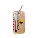 ジッパープルやキーホルダーとして使える温度計。裏面には体感温度表が付いています。 温度計 摂氏（℃）と華氏が表示されています。 サイズ：約幅28×高さ50mm 重量：約8g