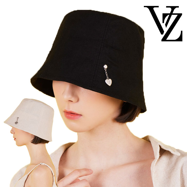 バザール ハット VARZAR メンズ レディース Heart Chain Stud Linen Bucket Hat ハート チェーン スタッド リネン バケットハット BLACK ブラック NATURAL ナチュラル varzar941/2 ACC 多様な文化との融合よりも純粋に既存のデザインの再解釈を試みることをコンセプトに生まれた、韓国ブランド「VARZAR（バザール）」。 ハートチェーンがポイントのバケットハットです。 小顔効果が期待できる深さとナチュラルなシルエットでさまざまな演出が可能なアイテムです。 素材 : コットン45％、リネン55％ ※お客様のご覧になられますパソコン機器及びモニタの設定及び出力環境、 また撮影時の照明等で、実際の商品素材の色と相違する場合もありますのでご了承下さい。商品紹介 バザール ハット VARZAR メンズ レディース Heart Chain Stud Linen Bucket Hat ハート チェーン スタッド リネン バケットハット BLACK ブラック NATURAL ナチュラル varzar941/2 ACC 多様な文化との融合よりも純粋に既存のデザインの再解釈を試みることをコンセプトに生まれた、韓国ブランド「VARZAR（バザール）」。 ハートチェーンがポイントのバケットハットです。 小顔効果が期待できる深さとナチュラルなシルエットでさまざまな演出が可能なアイテムです。 素材 : コットン45％、リネン55％ ※お客様のご覧になられますパソコン機器及びモニタの設定及び出力環境、 また撮影時の照明等で、実際の商品素材の色と相違する場合もありますのでご了承下さい。 商品仕様 商品名 バザール ハット VARZAR メンズ レディース Heart Chain Stud Linen Bucket Hat ハート チェーン スタッド リネン バケットハット BLACK ブラック NATURAL ナチュラル varzar941/2 ACC ブランド VARZAR カラー BLACK/NATURAL 素材 コットン45％、リネン55％ ※ご注意（ご購入の前に必ずご一読下さい。） ※ ・当ショップは、メーカー等の海外倉庫と共通在庫での販売を行なっており、お取り寄せに約7-14営業日（土日祝日を除く）お時間を頂く商品がございます。 そのためご購入後、ご指定頂きましたお日にちに間に合わせることができない場合もございます。 ・また、WEB上で「在庫あり」となっている商品につきましても、複数店舗で在庫を共有しているため「欠品」となってしまう場合がございます。 在庫切れ・発送遅れの場合、迅速にご連絡、返金手続きをさせて頂きます。 ご連絡はメールにて行っておりますので、予めご了承下さいませ。 当ショップからのメール受信確認をお願い致します。 （本サイトからメールが送信されます。ドメイン指定受信設定の際はご注意下さいませ。） ・北海道、沖縄県へのお届けにつきましては、送料無料対象商品の場合も 追加送料500円が必要となります。 ・まれに靴箱にダメージや走り書きなどがあることもございます。 多くの商品が海外輸入商品となるため日本販売のタグ等がついていない商品もございますが、全て正規品となっておりますのでご安心ください。 ・検品は十分に行っておりますが、万が一商品にダメージ等を発見しましたらすぐに当店までご連絡下さい。 （ご使用後の交換・返品等には、基本的に応じることが出来ませんのでご注意下さいませ。） また、こちらの商品はお取り寄せのためクレーム・返品には応じることが出来ませんので、こだわりのある方は事前にお問い合わせ下さい。 誠実、また迅速に対応させて頂きます。