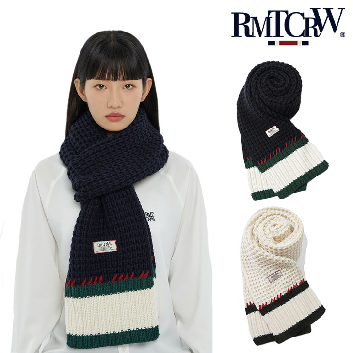 ロマンティッククラウン マフラー ROMANTIC CROWN 正規販売店 メンズ レディース CLASSIC HAND STITCH MUFFLER クラシック ハンド ステッチ マフラー OATMEAL オートミール NAVY ネイビー 23RCFWEMFU001 ACC 芸能人からも愛用され、若者から絶大な人気を集めている韓国ブランド、ROMANTIC CROWN（ロマンティック クラウン）。 厚手のニットと赤色のステッチデザインがポイントのマフラーです。 ゆったりとした長さで様々なスタイリングが可能です。 素材 : アクリル100% ※お客様のご覧になられますパソコン機器及びモニタの設定及び出力環境、 また撮影時の照明等で、実際の商品素材の色と相違する場合もありますのでご了承下さい。商品紹介 ロマンティッククラウン マフラー ROMANTIC CROWN 正規販売店 メンズ レディース CLASSIC HAND STITCH MUFFLER クラシック ハンド ステッチ マフラー OATMEAL オートミール NAVY ネイビー 23RCFWEMFU001 ACC 芸能人からも愛用され、若者から絶大な人気を集めている韓国ブランド、ROMANTIC CROWN（ロマンティック クラウン）。 厚手のニットと赤色のステッチデザインがポイントのマフラーです。 ゆったりとした長さで様々なスタイリングが可能です。 素材 : アクリル100% ※お客様のご覧になられますパソコン機器及びモニタの設定及び出力環境、 また撮影時の照明等で、実際の商品素材の色と相違する場合もありますのでご了承下さい。 商品仕様 商品名 ロマンティッククラウン マフラー ROMANTIC CROWN 正規販売店 メンズ レディース CLASSIC HAND STITCH MUFFLER クラシック ハンド ステッチ マフラー OATMEAL オートミール NAVY ネイビー 23RCFWEMFU001 ACC ブランド ROMANTIC CROWN カラー OATMEAL/NAVY 素材 アクリル100% ※ご注意（ご購入の前に必ずご一読下さい。） ※ ・当ショップは、メーカー等の海外倉庫と共通在庫での販売を行なっており、お取り寄せに約7-14営業日（土日祝日を除く）お時間を頂く商品がございます。 そのためご購入後、ご指定頂きましたお日にちに間に合わせることができない場合もございます。 ・また、WEB上で「在庫あり」となっている商品につきましても、複数店舗で在庫を共有しているため「欠品」となってしまう場合がございます。 在庫切れ・発送遅れの場合、迅速にご連絡、返金手続きをさせて頂きます。 ご連絡はメールにて行っておりますので、予めご了承下さいませ。 当ショップからのメール受信確認をお願い致します。 （本サイトからメールが送信されます。ドメイン指定受信設定の際はご注意下さいませ。） ・北海道、沖縄県へのお届けにつきましては、送料無料対象商品の場合も 追加送料500円が必要となります。 ・まれに靴箱にダメージや走り書きなどがあることもございます。 多くの商品が海外輸入商品となるため日本販売のタグ等がついていない商品もございますが、全て正規品となっておりますのでご安心ください。 ・検品は十分に行っておりますが、万が一商品にダメージ等を発見しましたらすぐに当店までご連絡下さい。 （ご使用後の交換・返品等には、基本的に応じることが出来ませんのでご注意下さいませ。） また、こちらの商品はお取り寄せのためクレーム・返品には応じることが出来ませんので、こだわりのある方は事前にお問い合わせ下さい。 誠実、また迅速に対応させて頂きます。