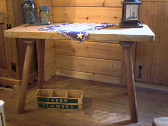小さな森の倉庫『一枚板テーブル』