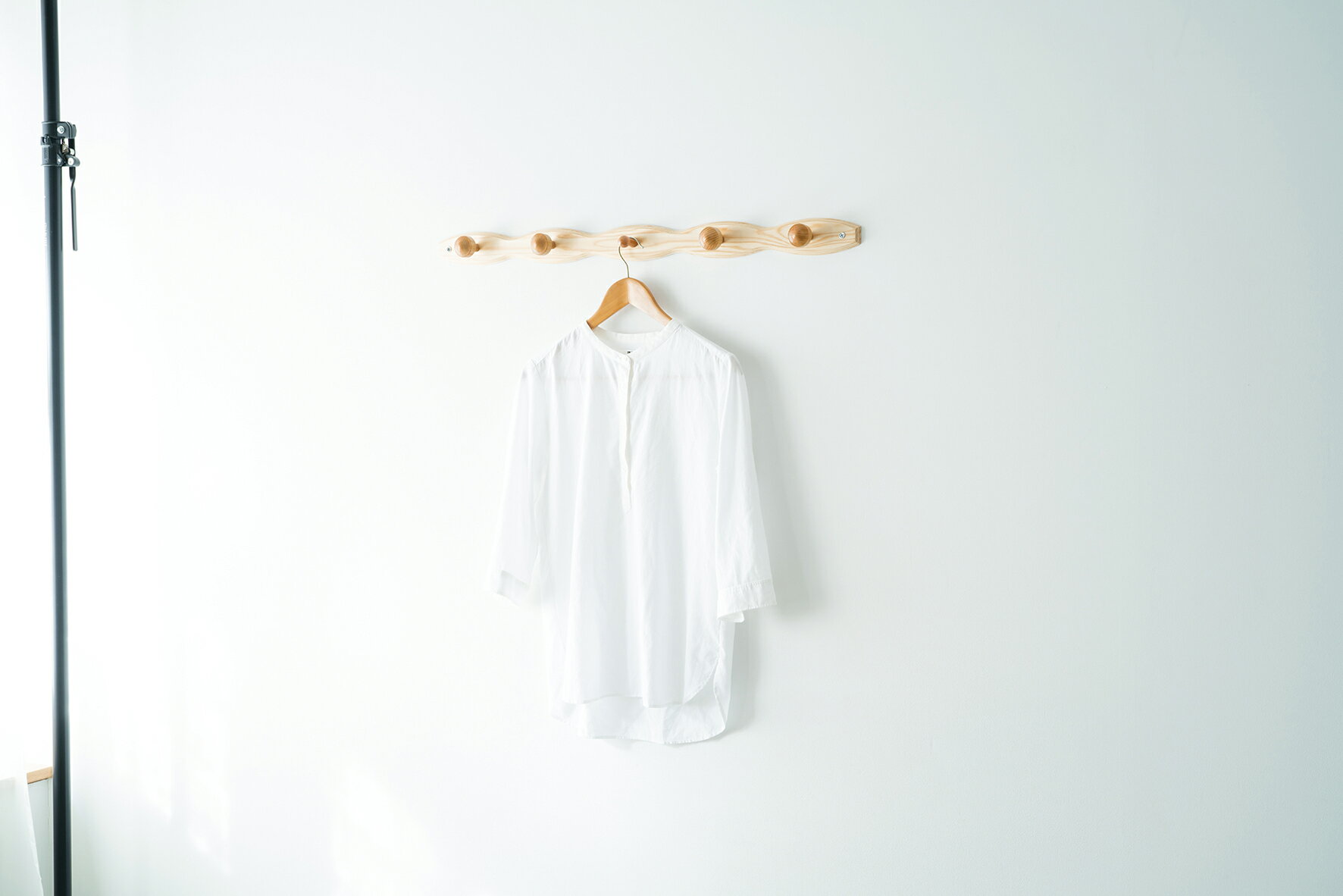 コートハンガー 波型 コート ハンガー スリム 玄関 狭い 壁 おしゃれ 木製 日本製 ハンガー 壁掛け 収納 帽子掛け ウォールハンガー フック コート掛け 帽子掛け 壁掛けハンガー 洋服掛け 北欧 送料無料